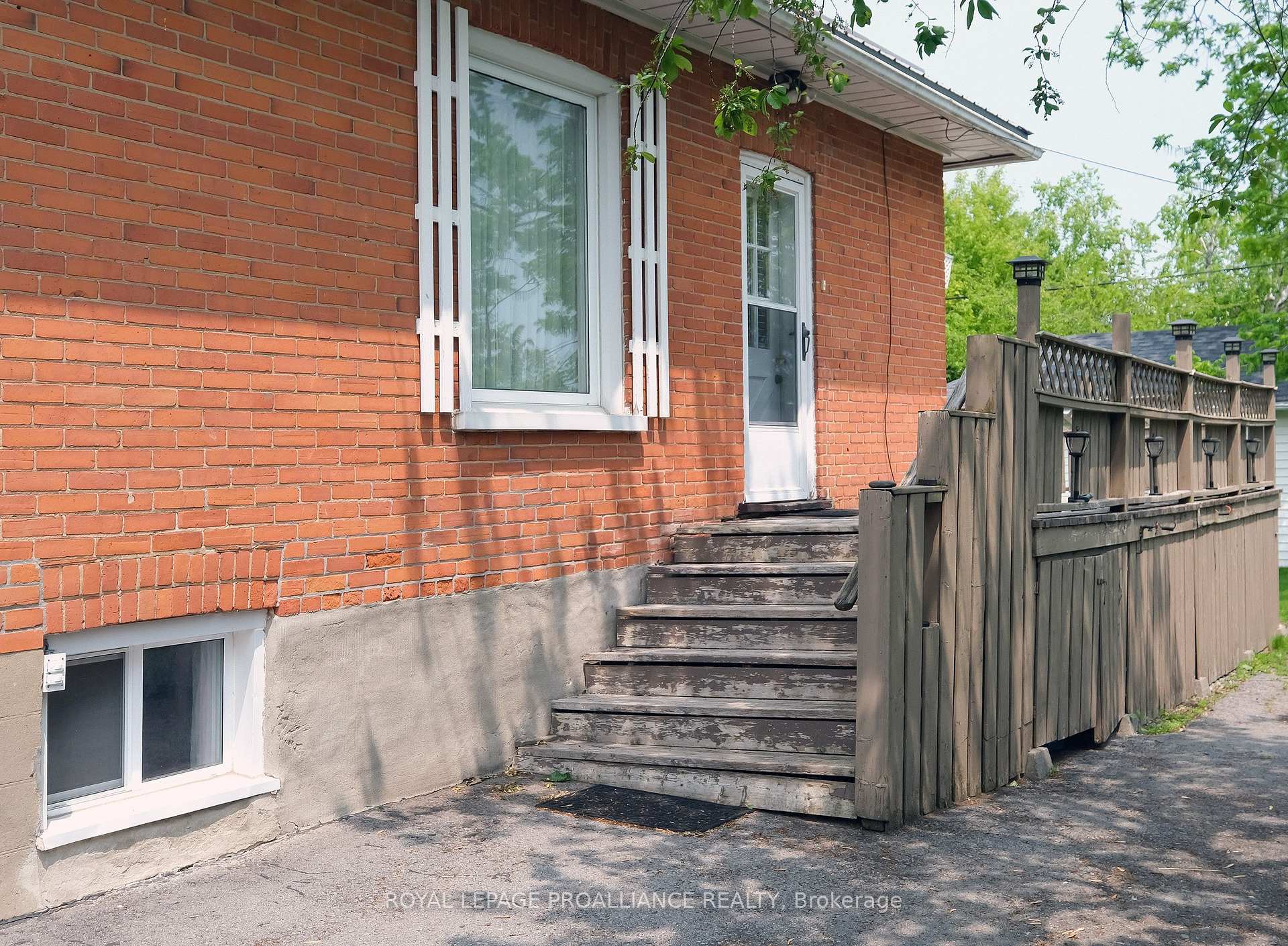Photo 24 of 53 Gordon Street, Belleville, Belleville Ward — HOMEH