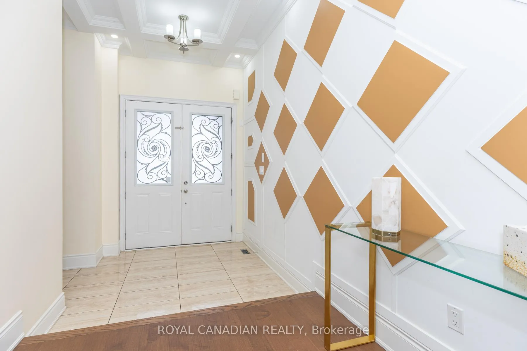 Photo 4 of 24 Buttonwood Road, Brampton, Toronto Gore Rural Estate — HOMEH