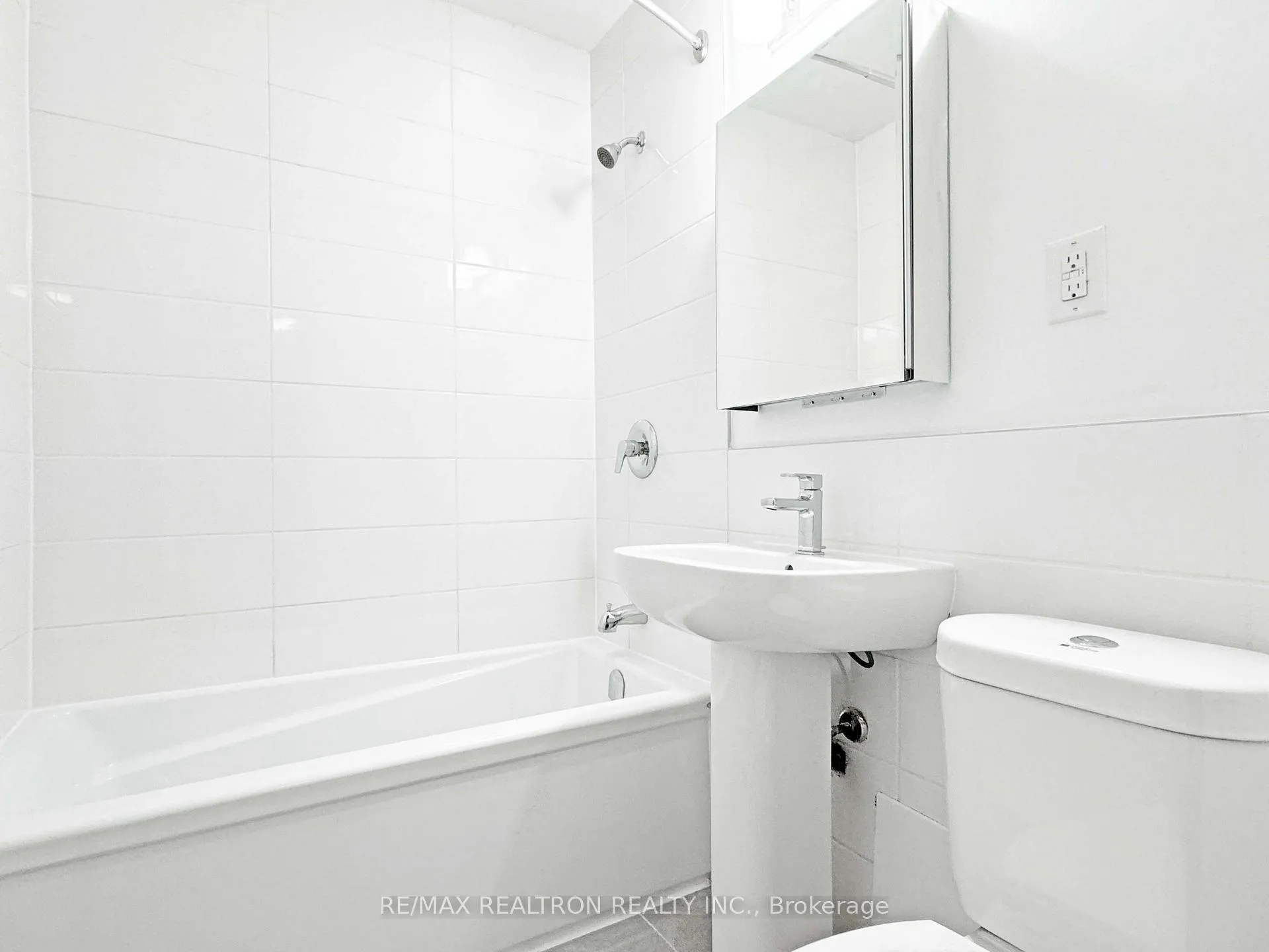 Front of Unit 109, 1545 Bathurst Street