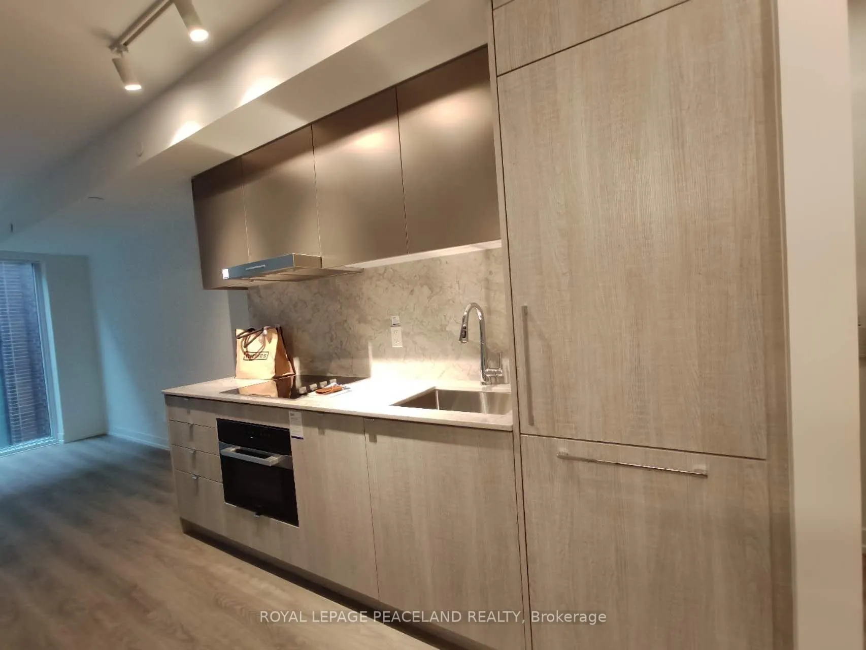 Photo 2 of Unit 810, 771 Yonge Street, Toronto, The Annex — HOMEH