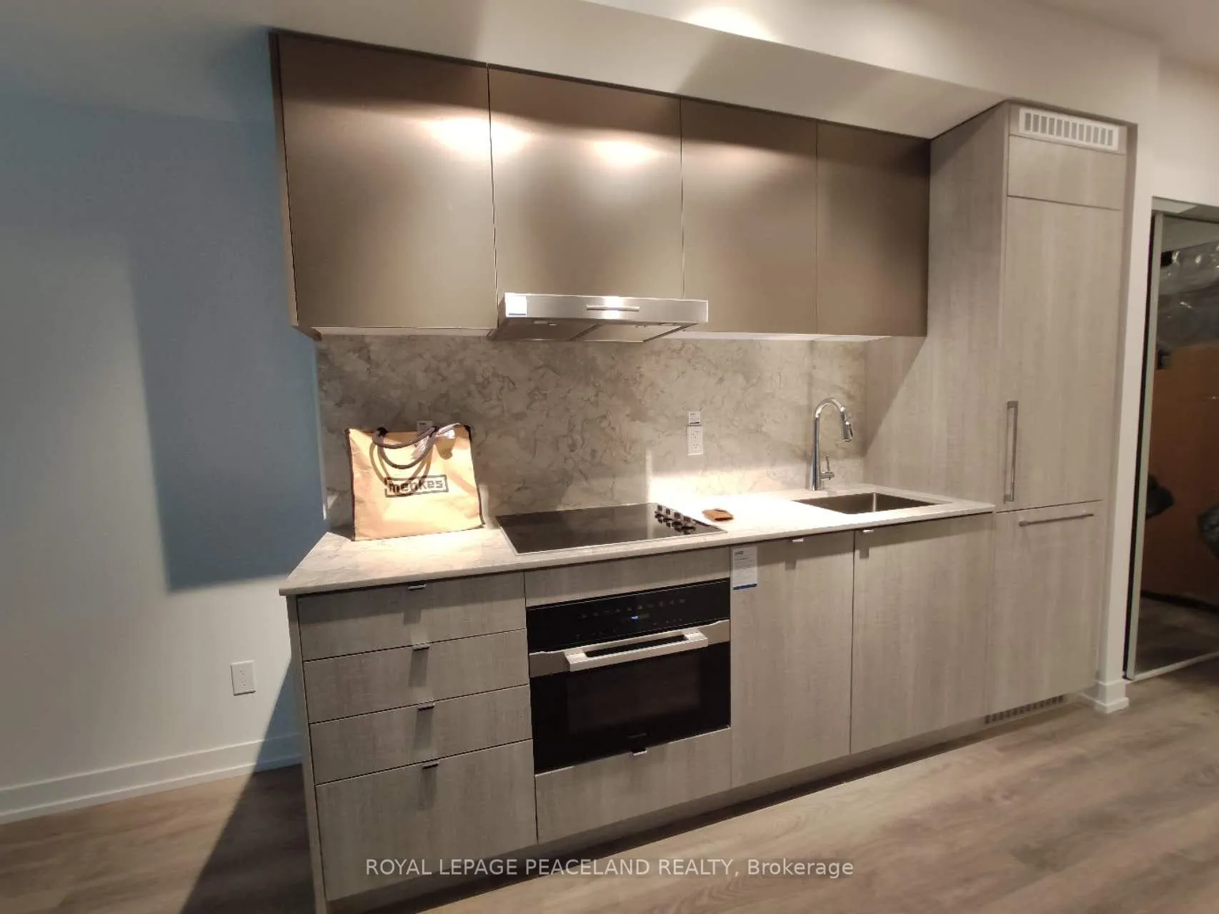 Photo 3 of Unit 810, 771 Yonge Street, Toronto, The Annex — HOMEH