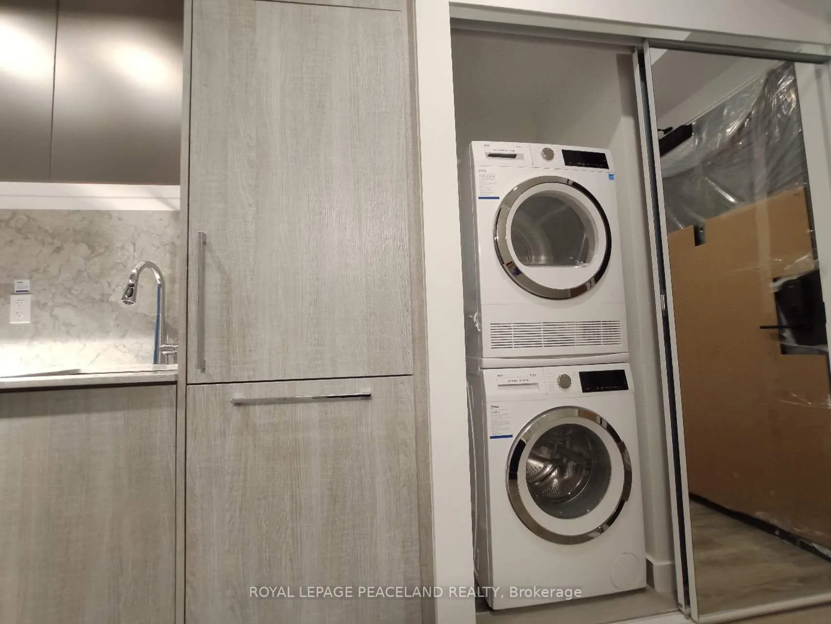 Photo 6 of Unit 810, 771 Yonge Street, Toronto, The Annex — HOMEH