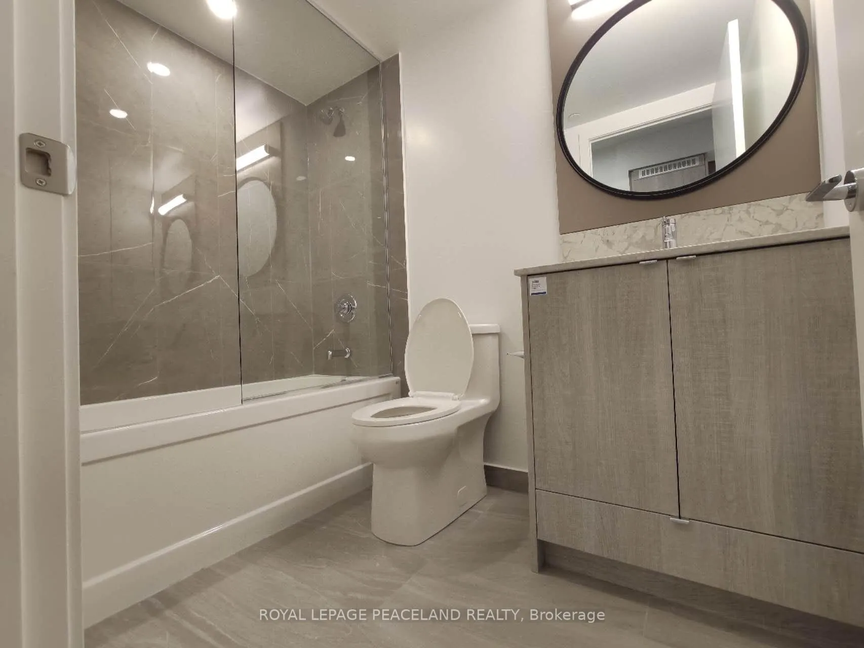 Photo 7 of Unit 810, 771 Yonge Street, Toronto, The Annex — HOMEH