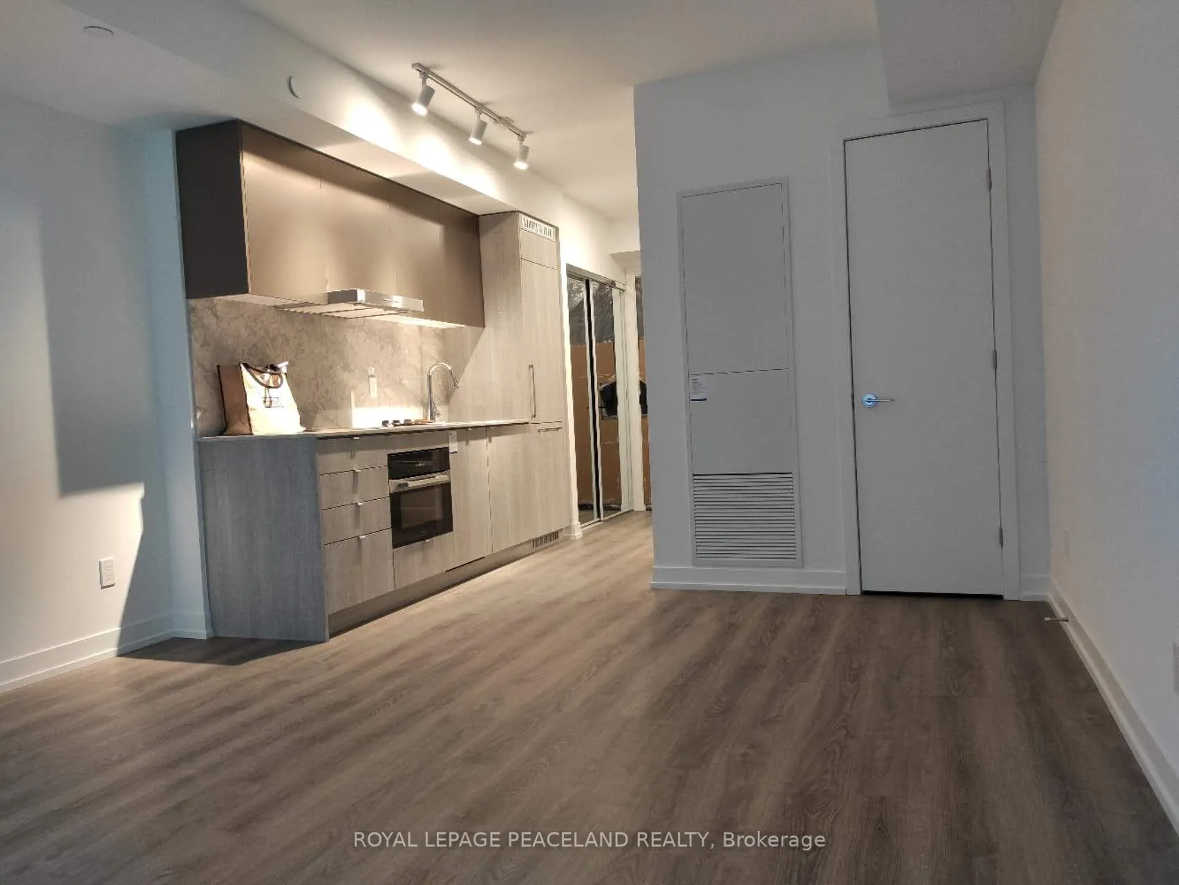 Photo 8 of Unit 810, 771 Yonge Street, Toronto, The Annex — HOMEH