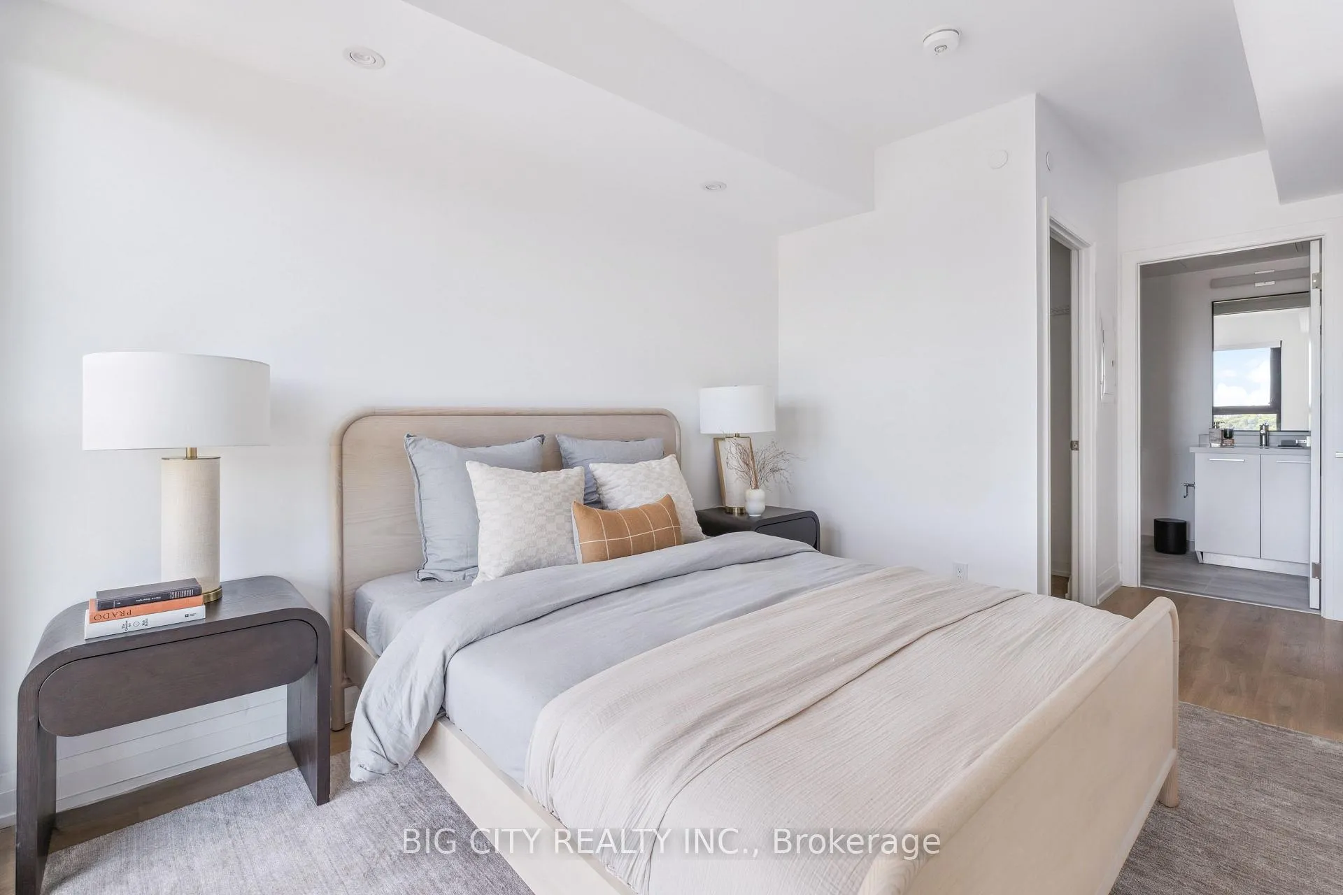 Photo 9 of Unit 1009, 36 Brentcliffe Road, Toronto, Thorncliffe Park — HOMEH