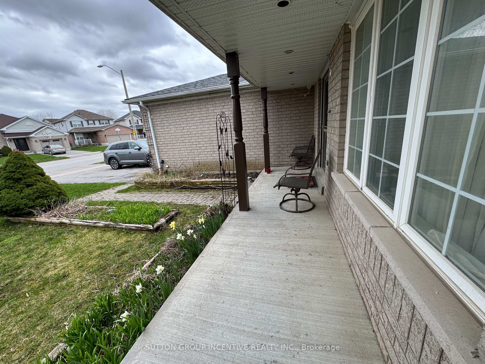 Photo 2 of 30 Country Lane, Barrie, Painswick South — HOMEH