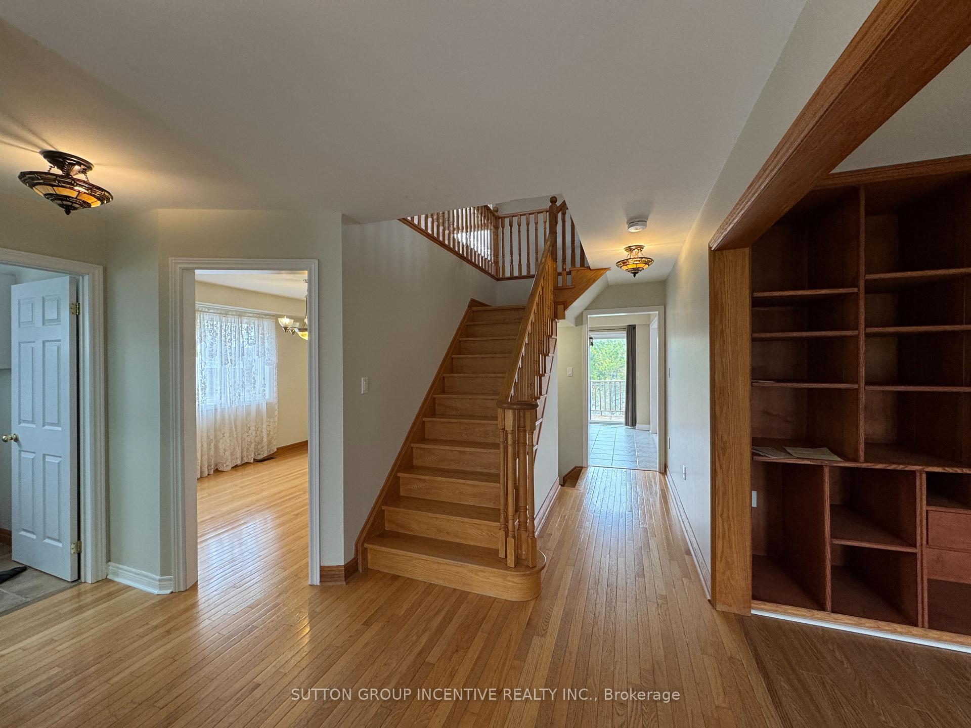 Photo 3 of 30 Country Lane, Barrie, Painswick South — HOMEH