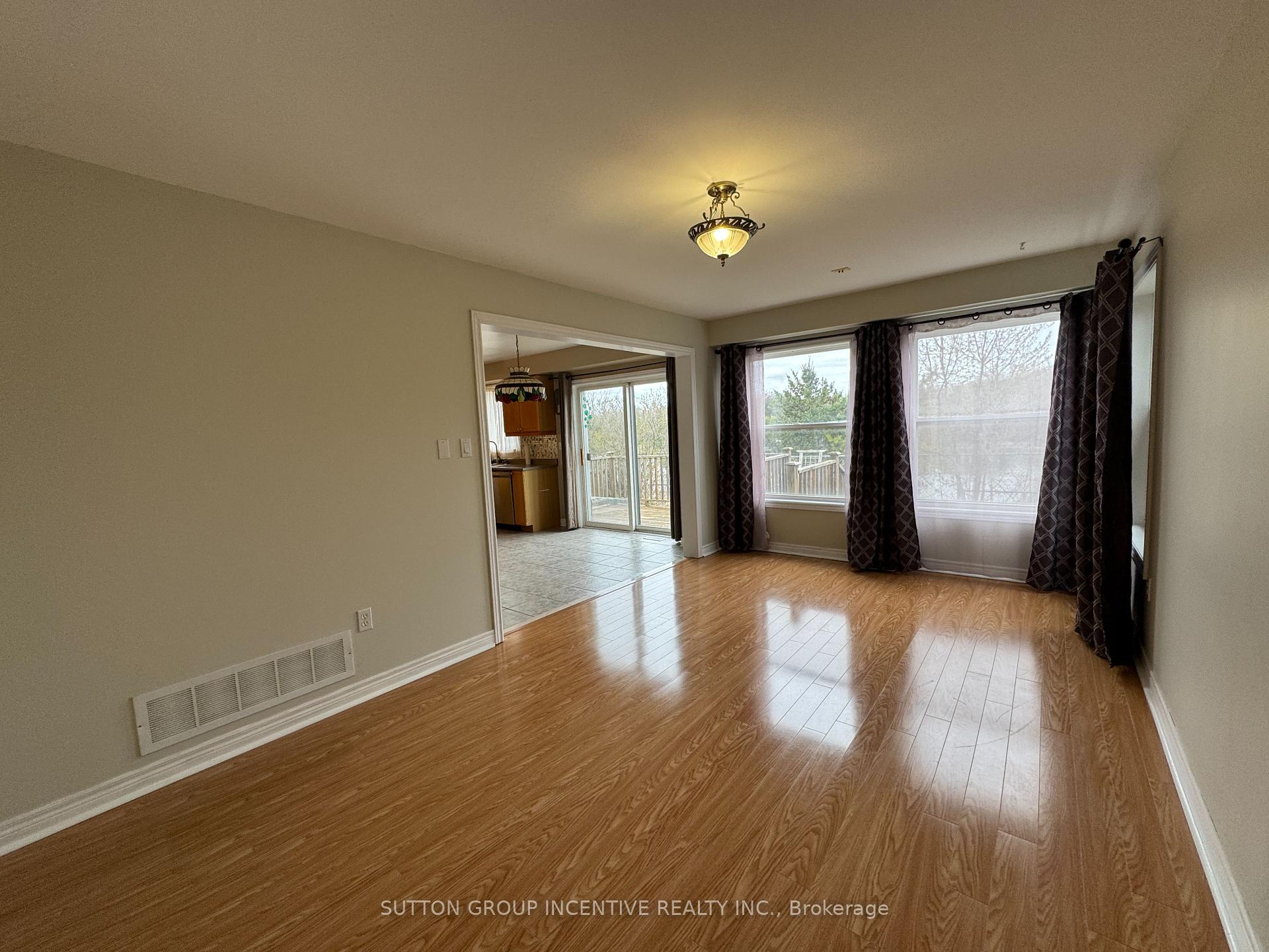 Photo 8 of 30 Country Lane, Barrie, Painswick South — HOMEH