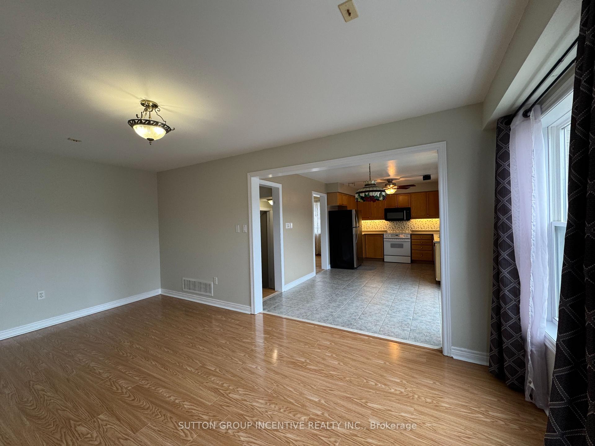 Photo 10 of 30 Country Lane, Barrie, Painswick South — HOMEH