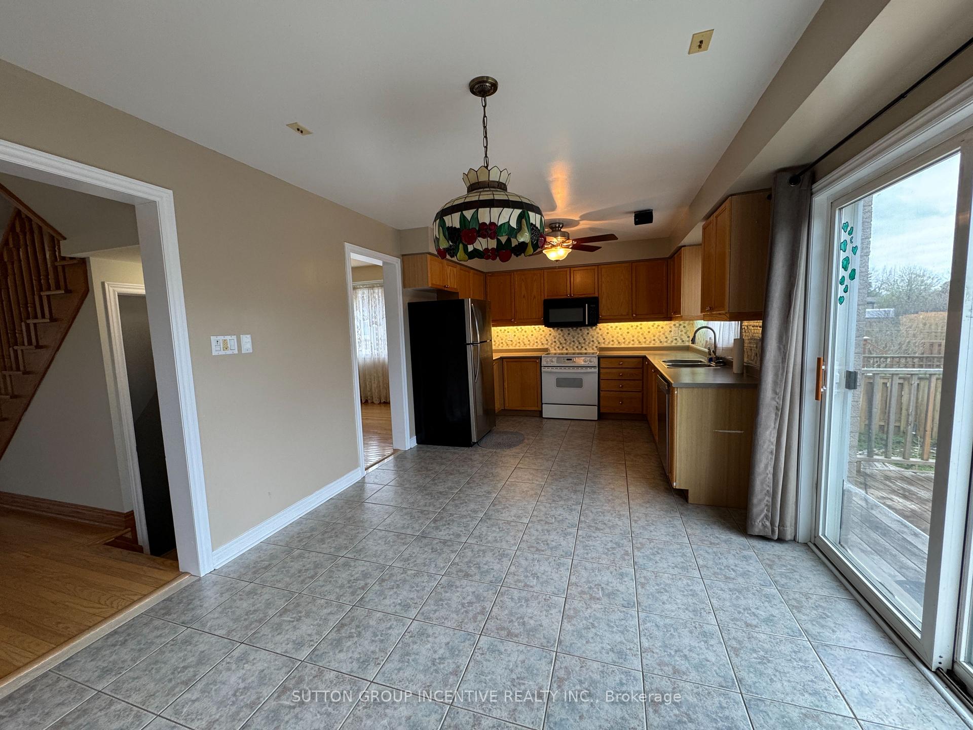 Photo 11 of 30 Country Lane, Barrie, Painswick South — HOMEH