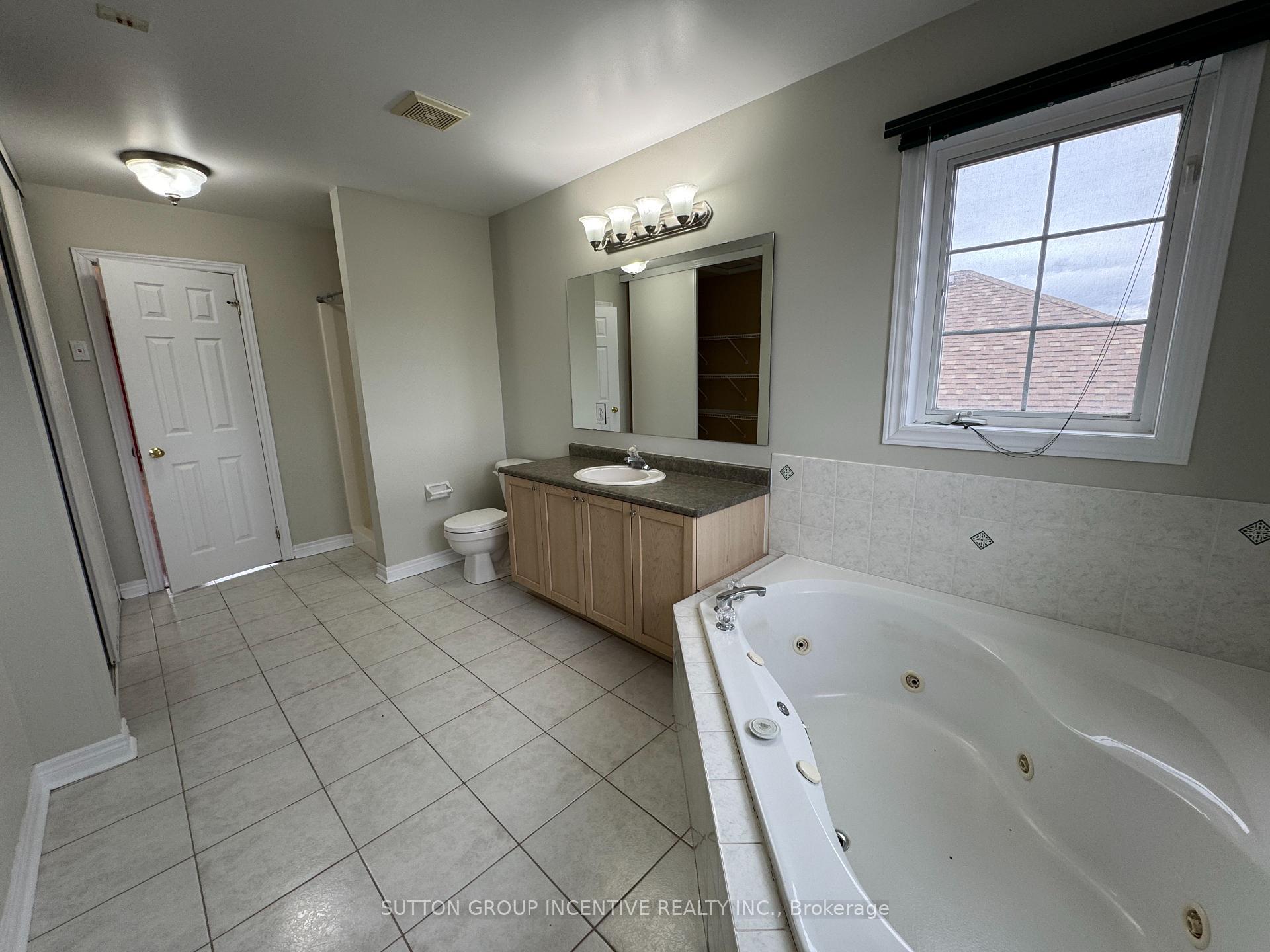 Photo 18 of 30 Country Lane, Barrie, Painswick South — HOMEH