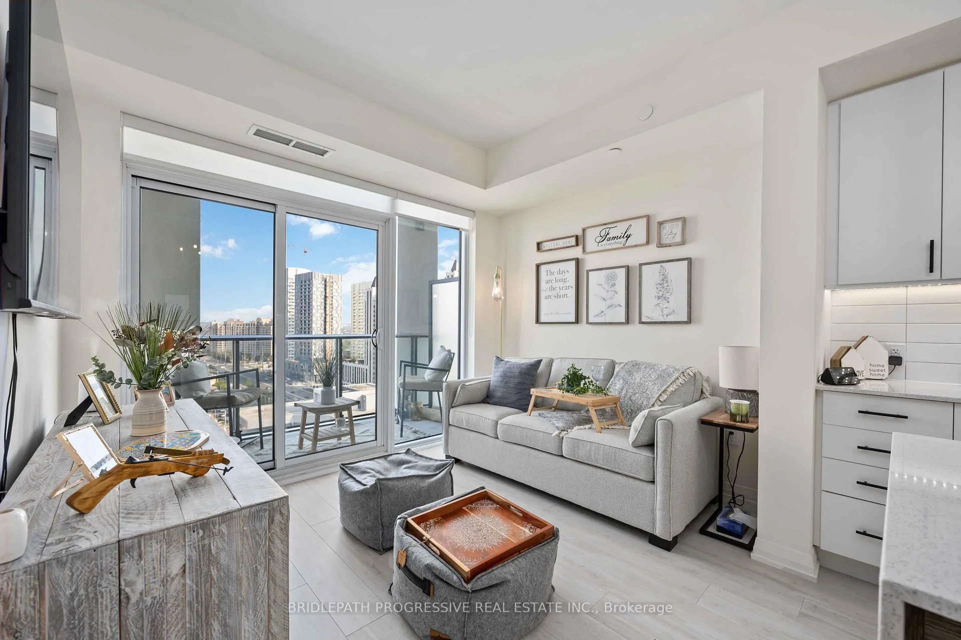 Photo 5 of Unit 1523, 9000 Jane Street, Vaughan, Concord — HOMEH