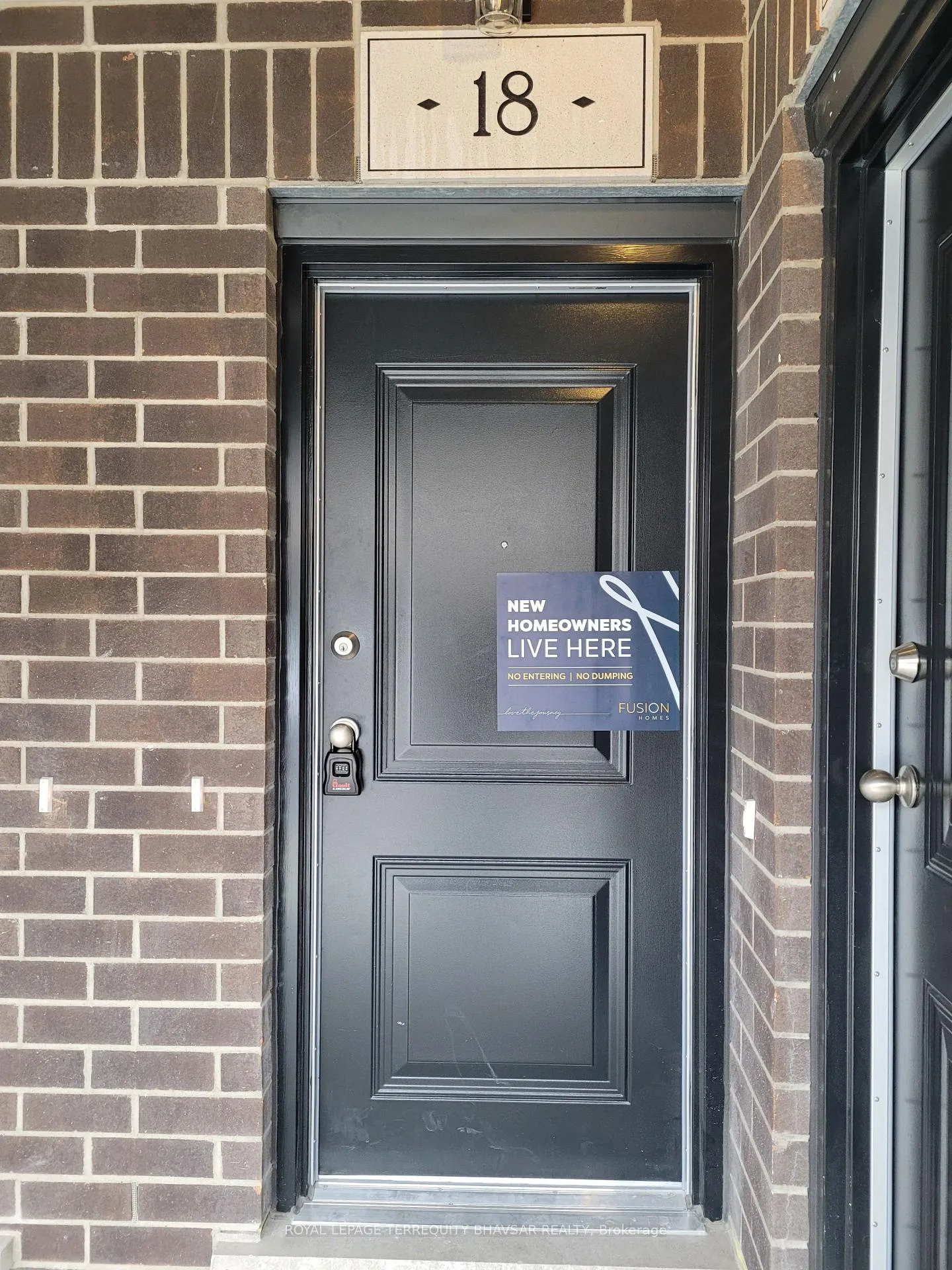 Photo 2 of 18 Oat Lane, Kitchener, Pioneer Park/Doon/Wyldwoods — HOMEH