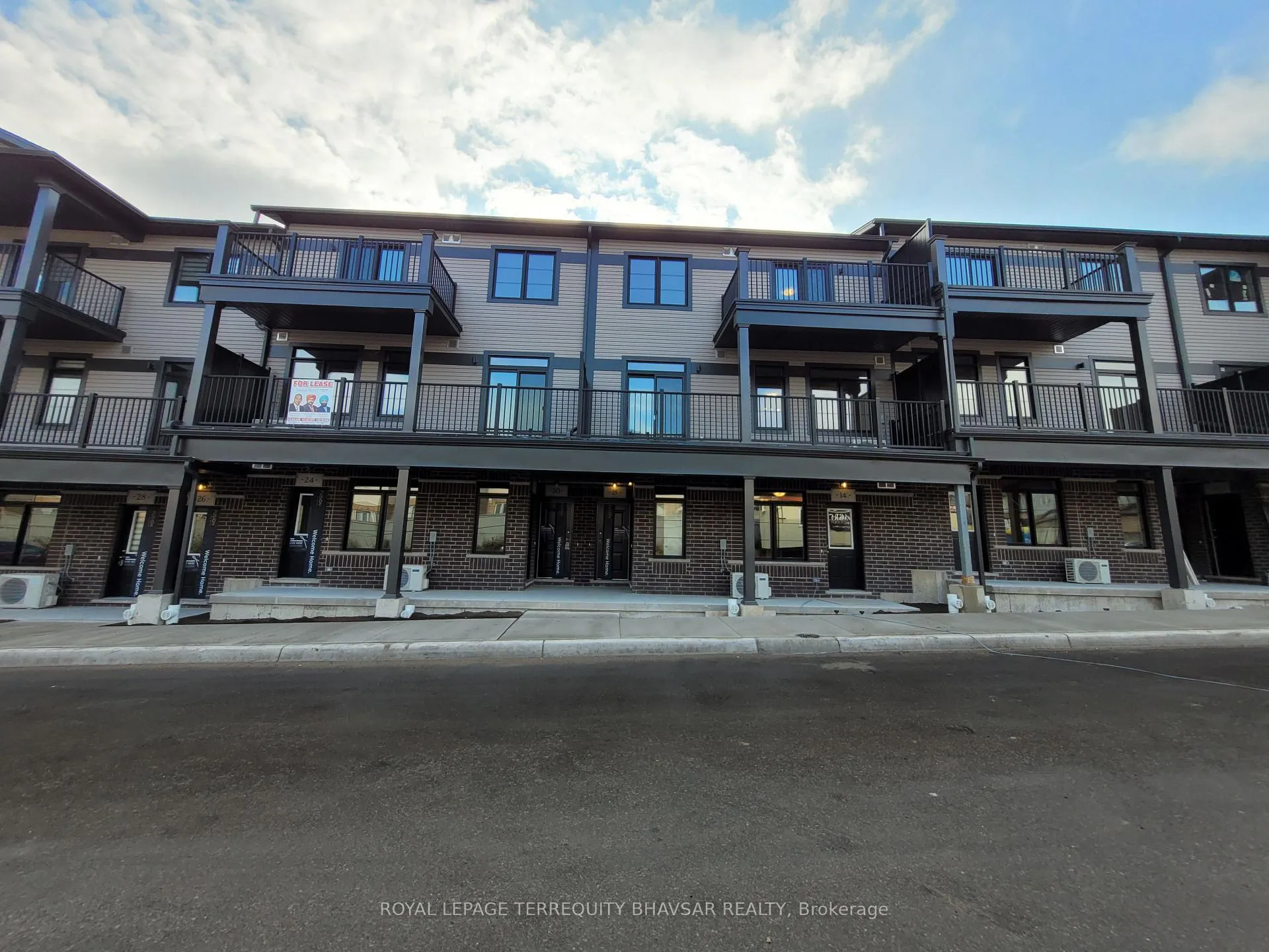 Photo 3 of 18 Oat Lane, Kitchener, Pioneer Park/Doon/Wyldwoods — HOMEH