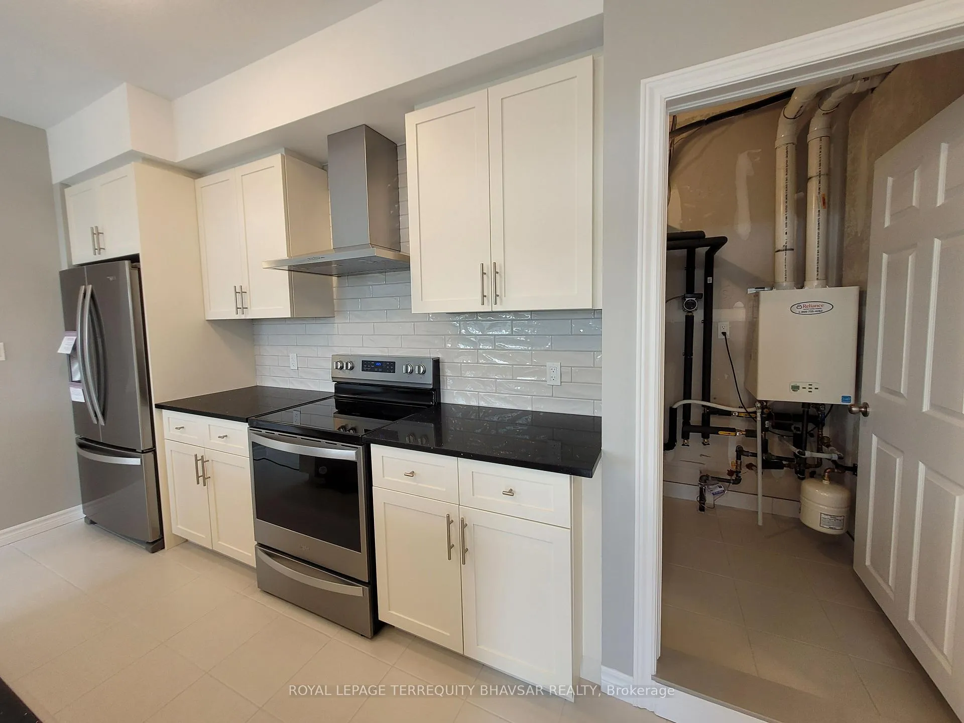 Photo 7 of 18 Oat Lane, Kitchener, Pioneer Park/Doon/Wyldwoods — HOMEH