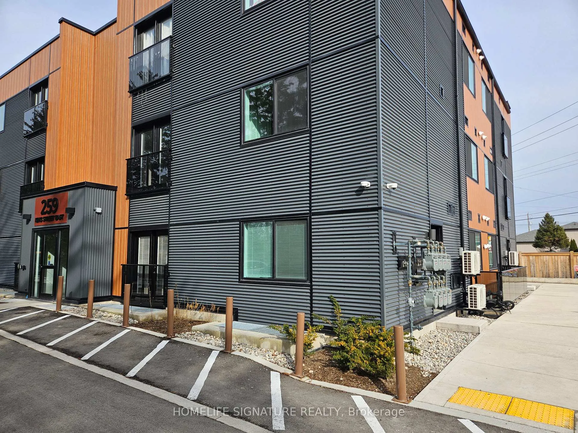 Photo 1 of Unit 1B, 259 King Street E, Hamilton, Stoney Creek — HOMEH