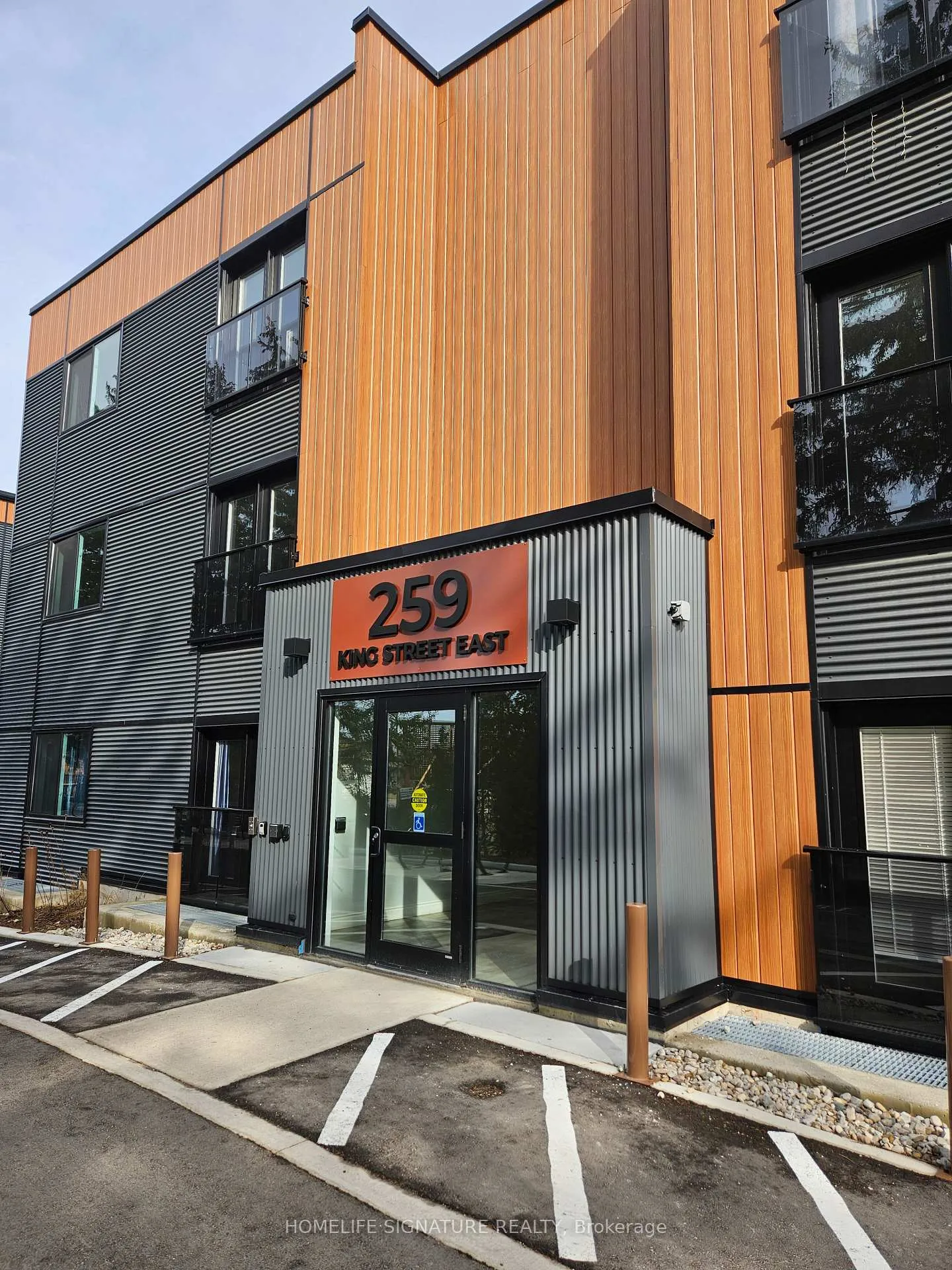 Photo 2 of Unit 1B, 259 King Street E, Hamilton, Stoney Creek — HOMEH