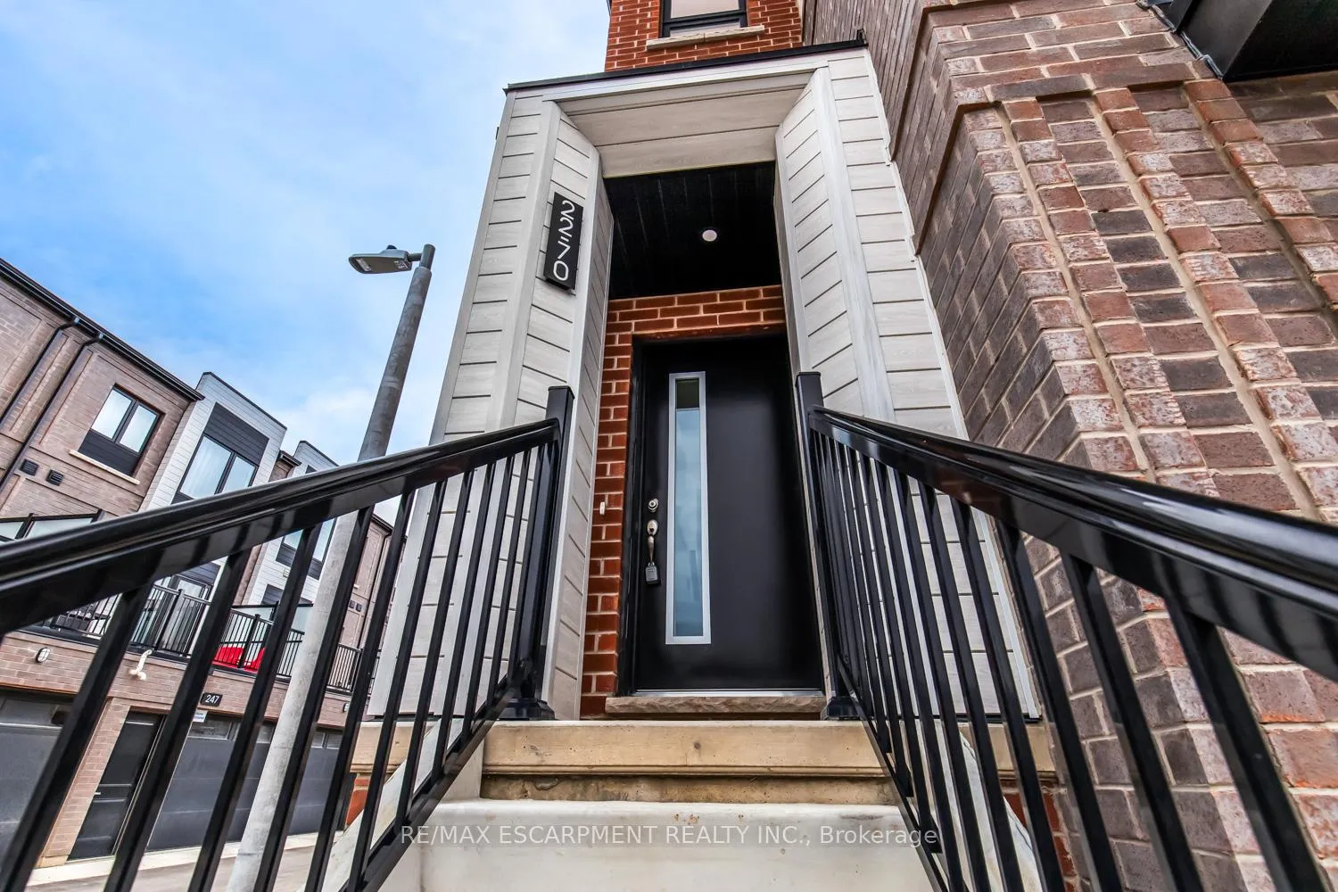 Photo 3 of Unit 22, 70 Kenesky Drive, Hamilton, Waterdown — HOMEH