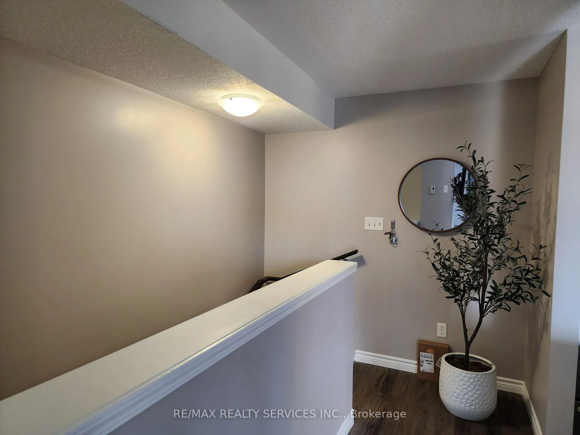 Photo 2 of Unit E, 237 Rachel Crescent E, Kitchener — HOMEH