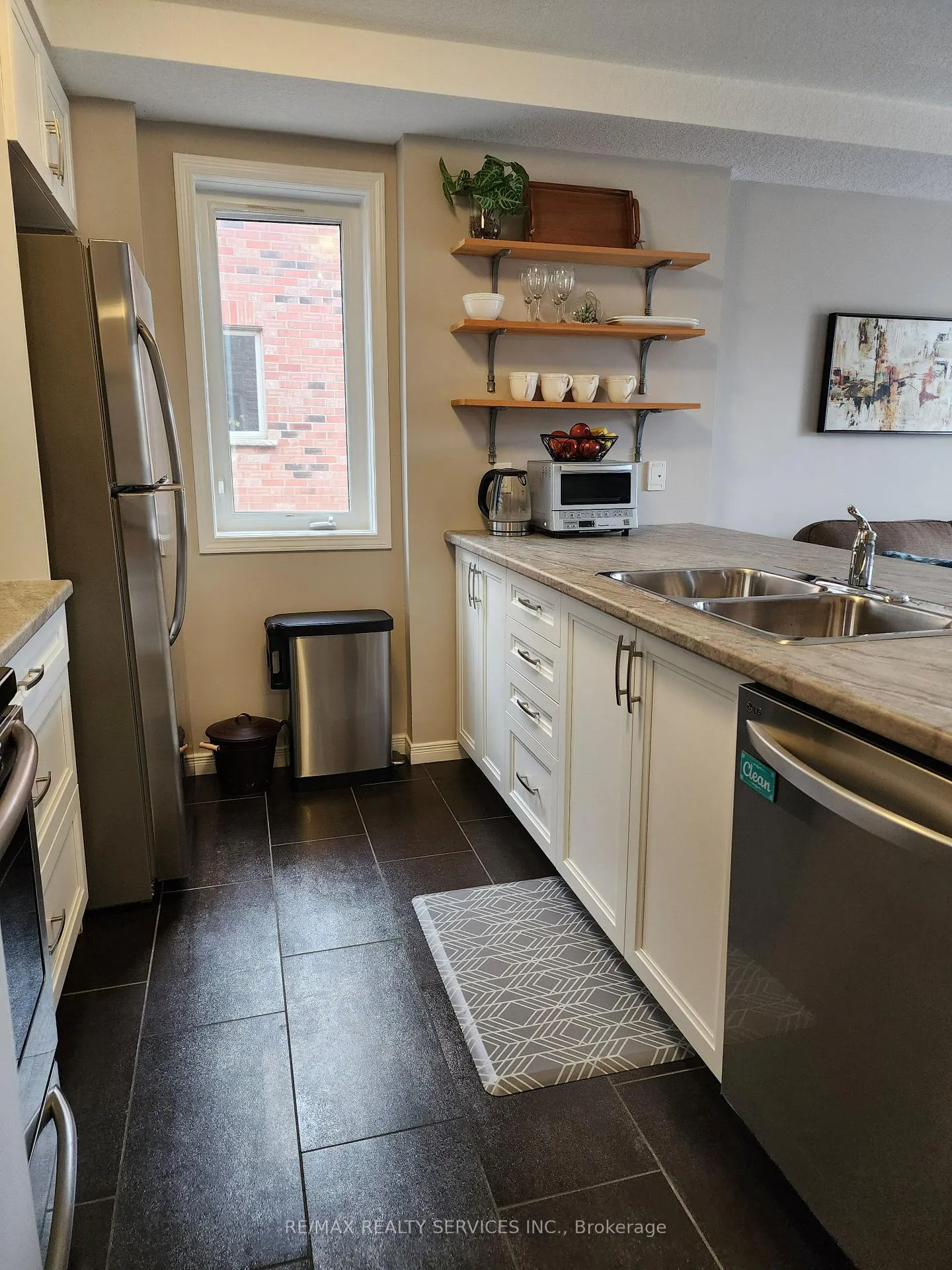 Photo 4 of Unit E, 237 Rachel Crescent E, Kitchener — HOMEH