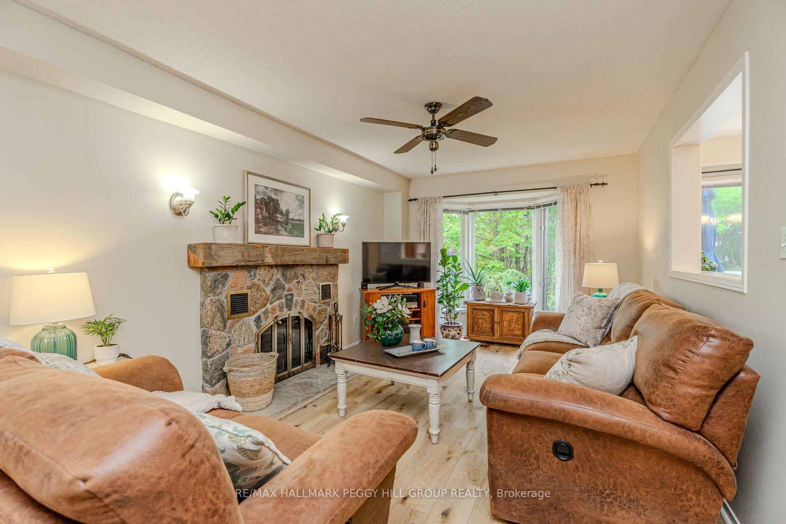 Photo 2 of 47 Finlay Road, Barrie, West Bayfield — HOMEH