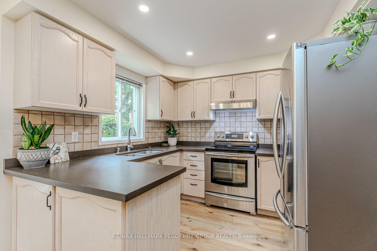 Photo 6 of 47 Finlay Road, Barrie, West Bayfield — HOMEH