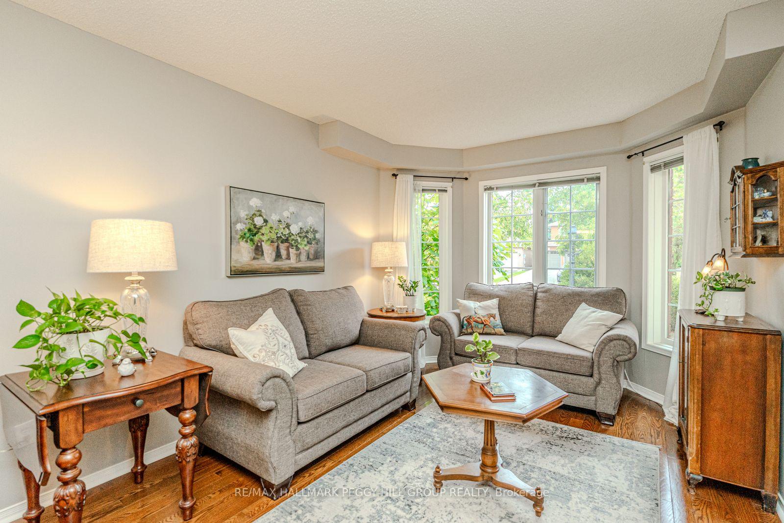 Photo 8 of 47 Finlay Road, Barrie, West Bayfield — HOMEH