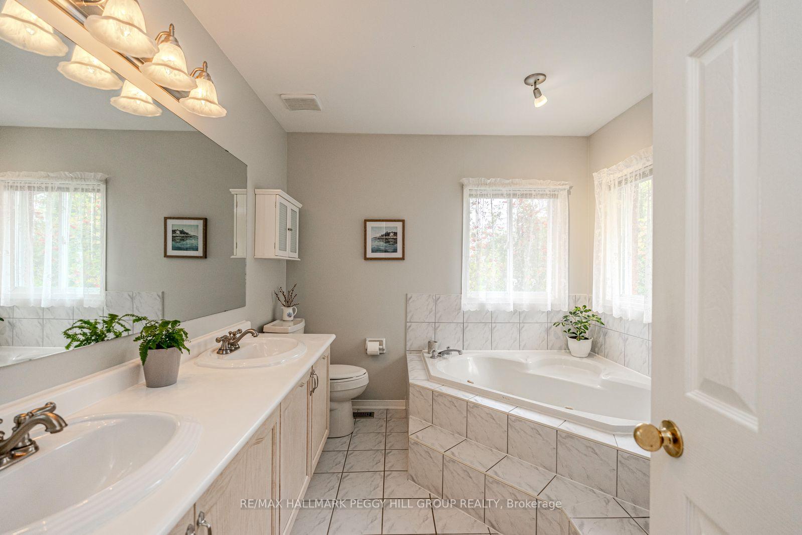 Photo 13 of 47 Finlay Road, Barrie, West Bayfield — HOMEH