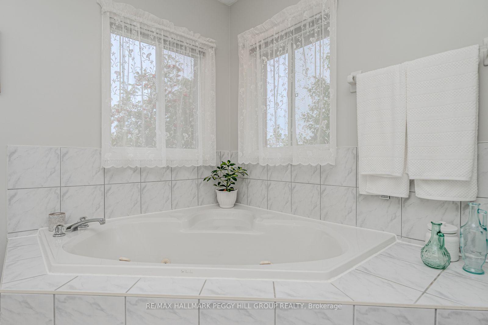 Photo 14 of 47 Finlay Road, Barrie, West Bayfield — HOMEH