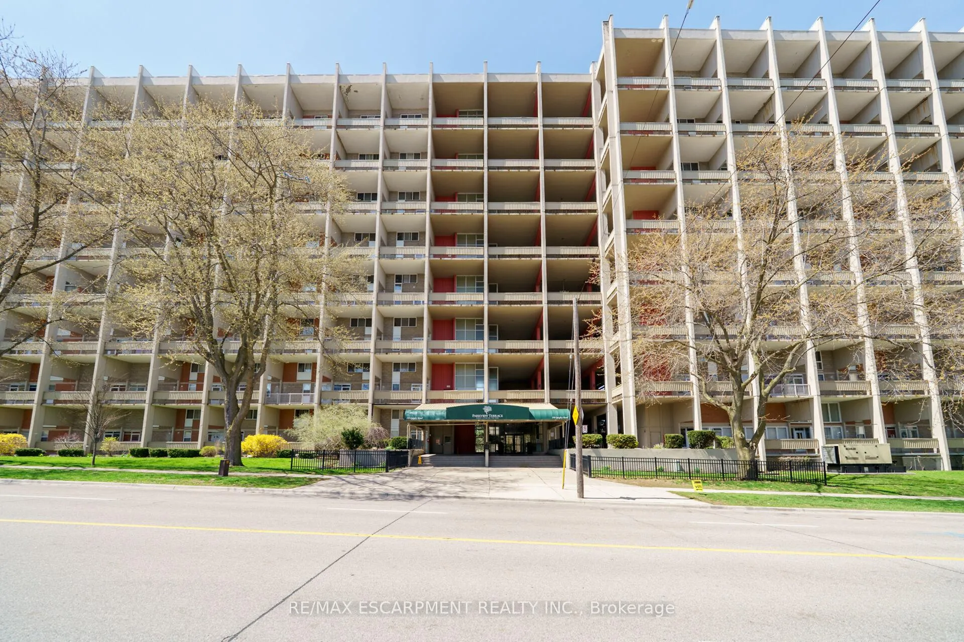 Photo 2 of Unit 424, 350 Quigley Road, Hamilton, Vincent — HOMEH