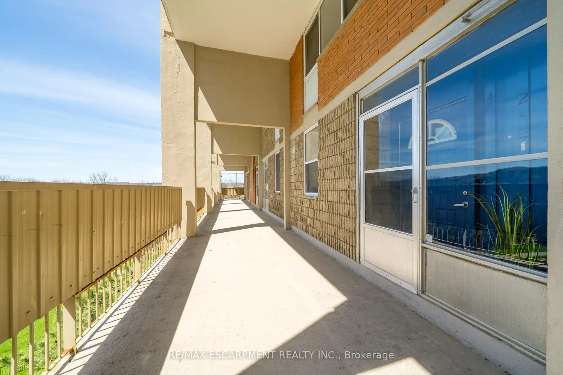 Photo 3 of Unit 424, 350 Quigley Road, Hamilton, Vincent — HOMEH