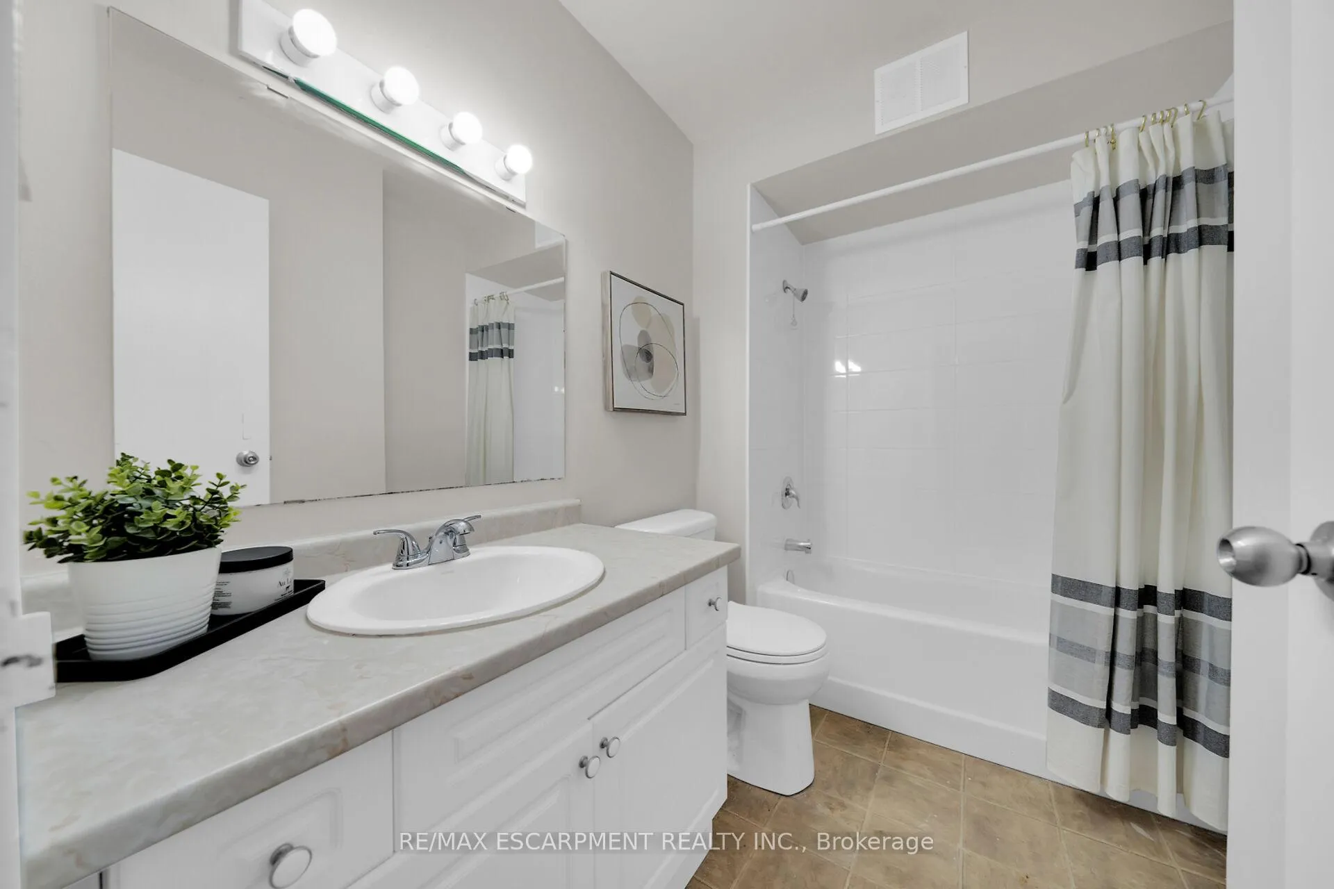 Photo 17 of Unit 424, 350 Quigley Road, Hamilton, Vincent — HOMEH