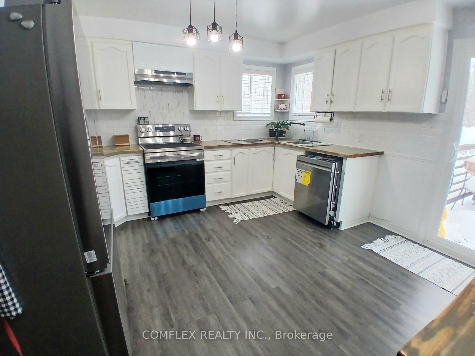 Photo 5 of 676 Ewing Street, Cobourg — HOMEH