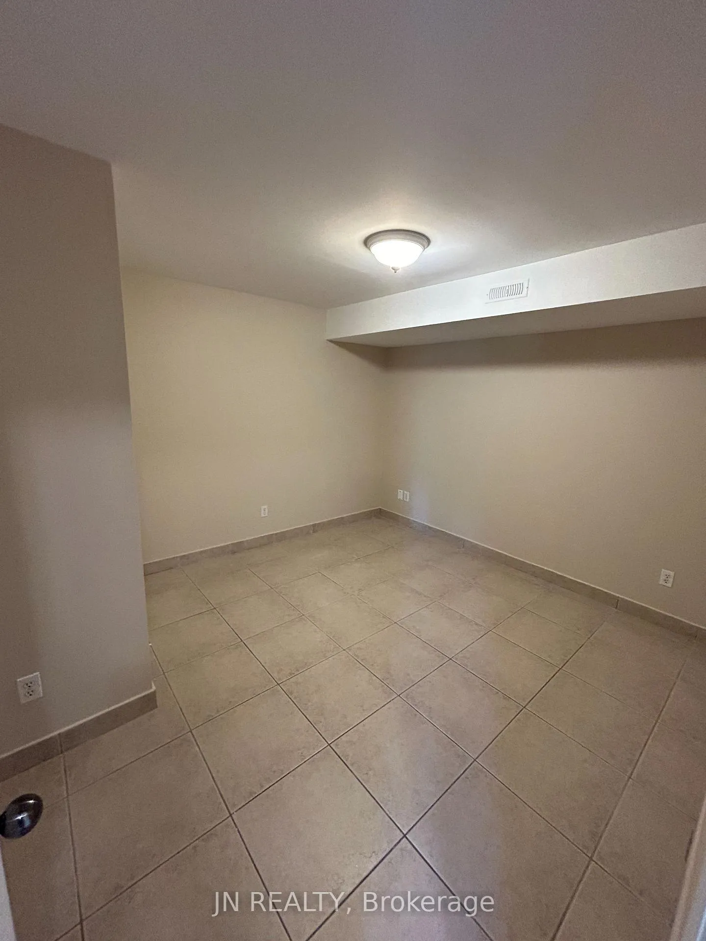 Photo 5 of Unit B, 12389 Old Kennedy Road, Caledon, Rural Caledon — HOMEH