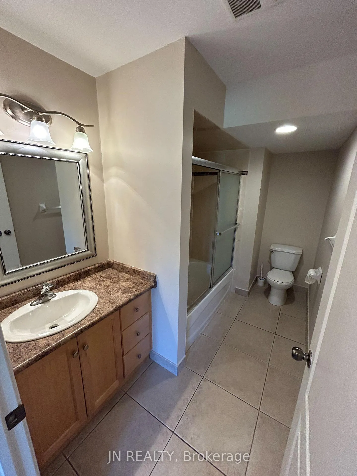 Photo 7 of Unit B, 12389 Old Kennedy Road, Caledon, Rural Caledon — HOMEH