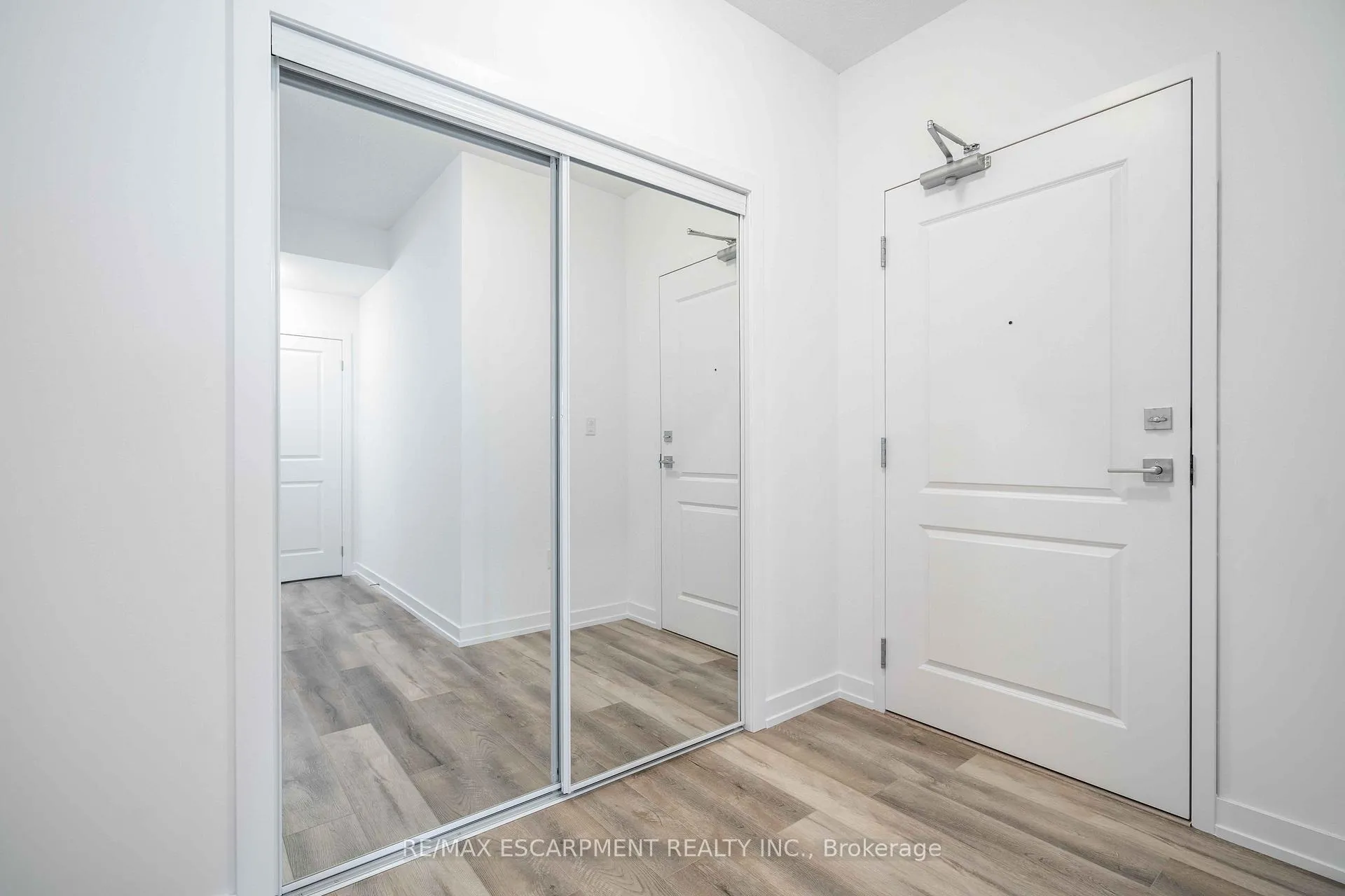 Photo 2 of Unit 405, 470 Dundas Street E, Hamilton, Waterdown — HOMEH