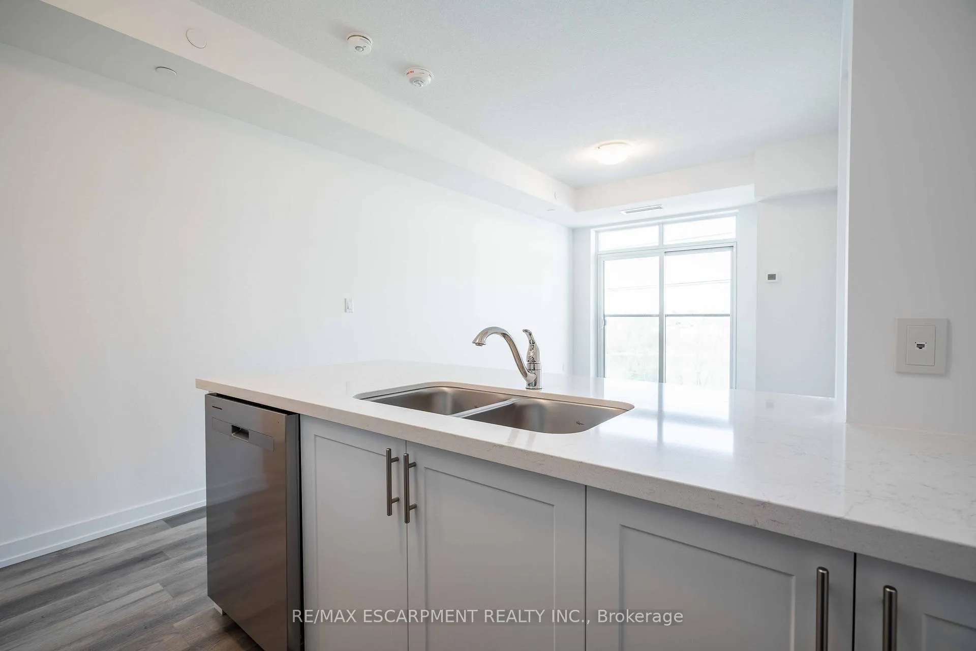 Photo 9 of Unit 405, 470 Dundas Street E, Hamilton, Waterdown — HOMEH