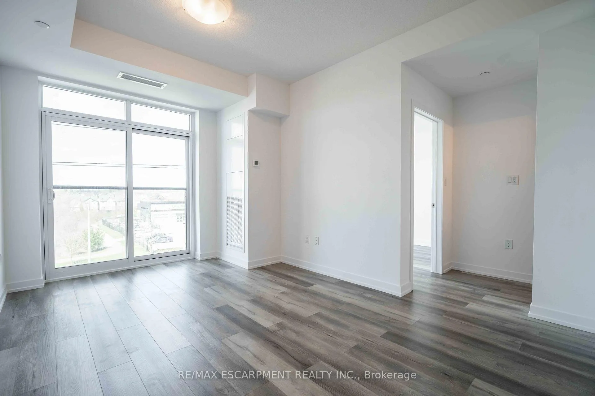 Photo 10 of Unit 405, 470 Dundas Street E, Hamilton, Waterdown — HOMEH