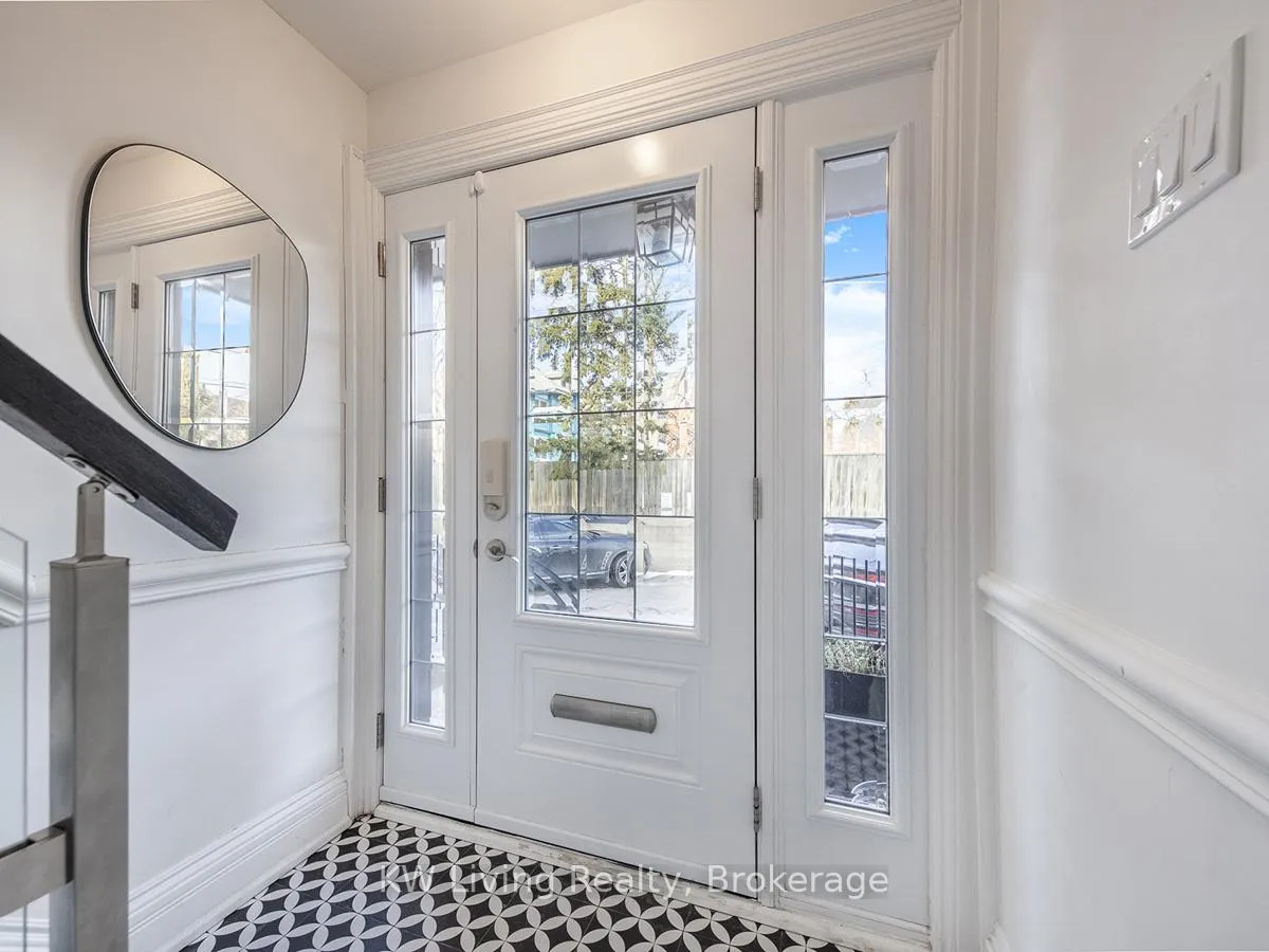 Photo 3 of Unit 7, 155 Woodbine Avenue, Toronto, The Beaches — HOMEH