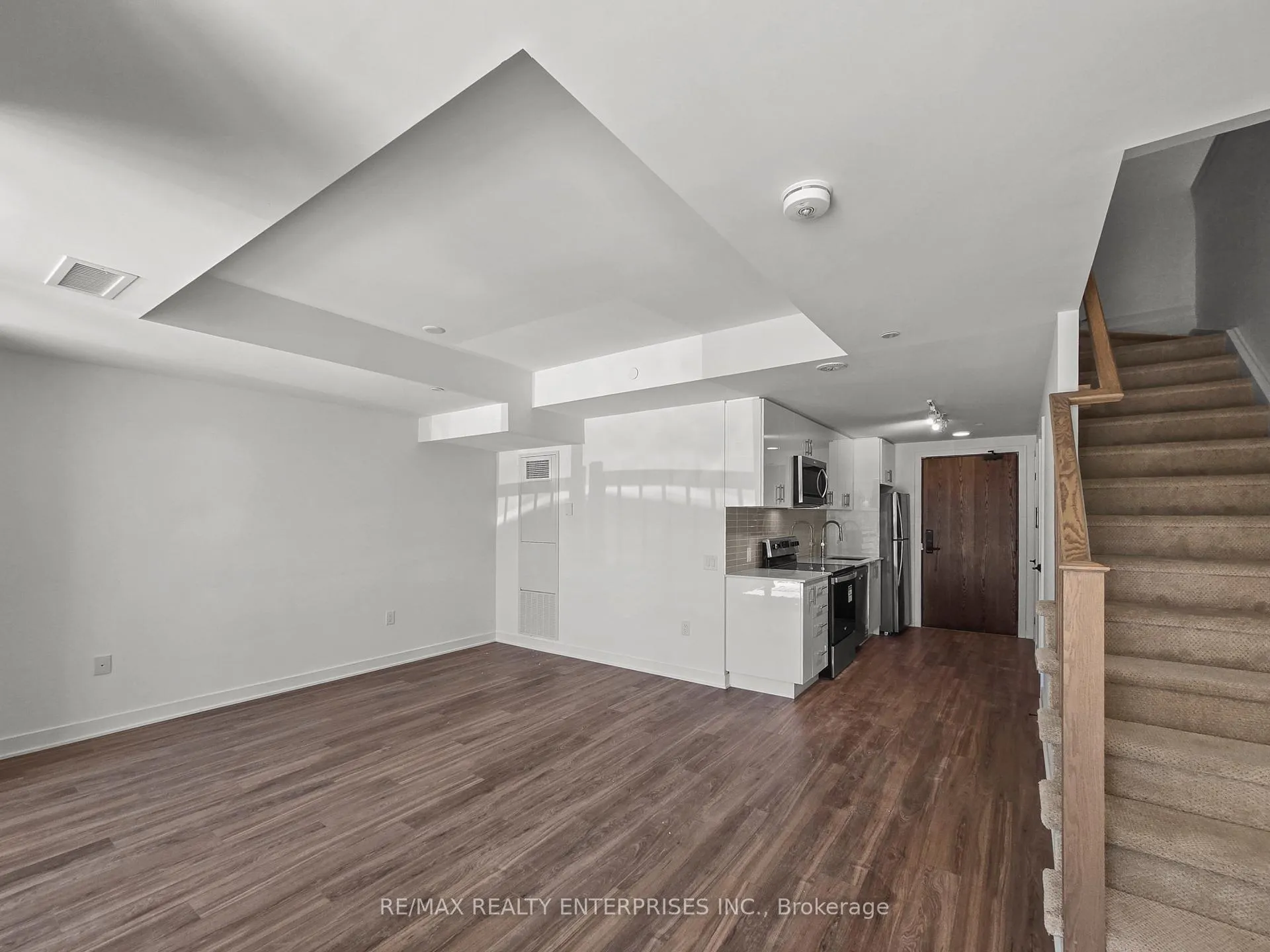 Photo 2 of Unit 113, 2782 Barton Street E, Hamilton, Riverdale — HOMEH
