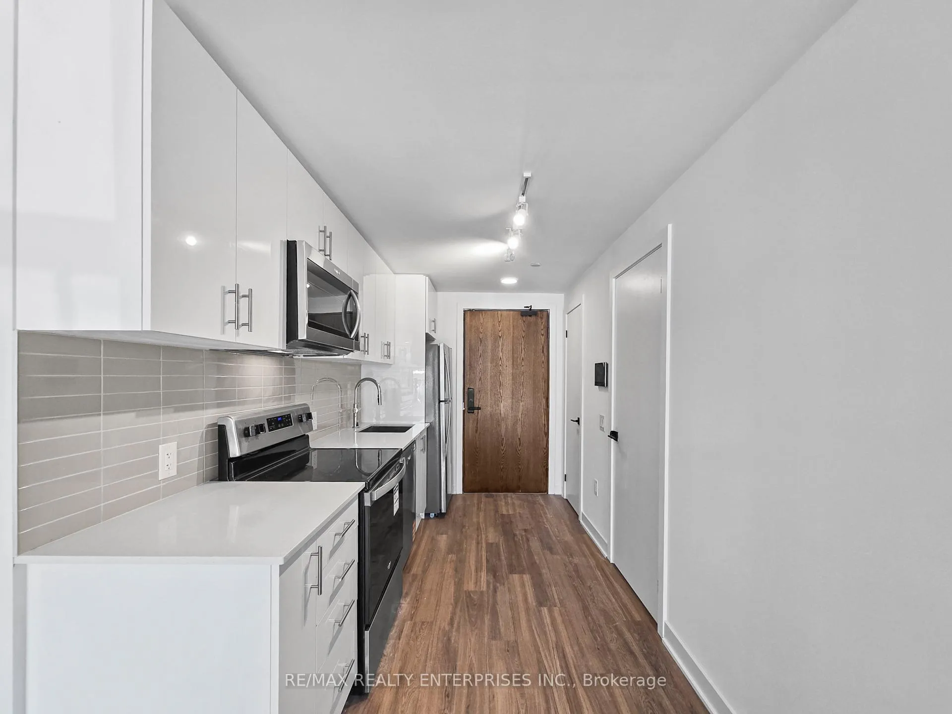 Photo 3 of Unit 113, 2782 Barton Street E, Hamilton, Riverdale — HOMEH