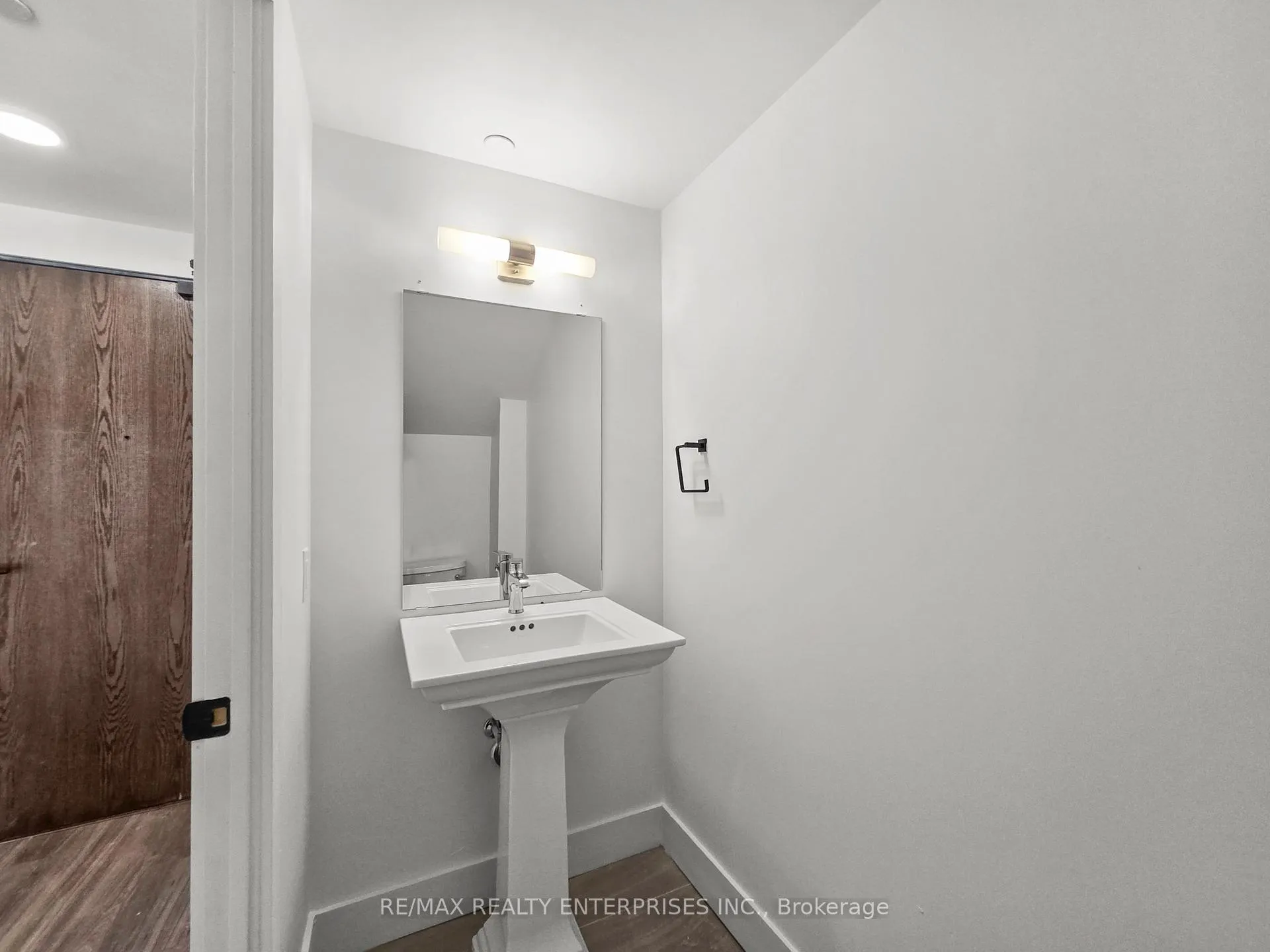 Photo 4 of Unit 113, 2782 Barton Street E, Hamilton, Riverdale — HOMEH