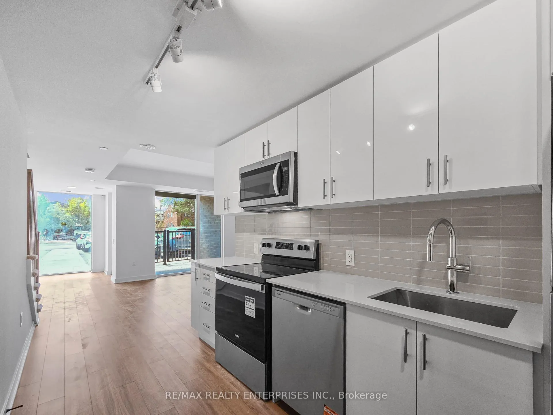 Photo 5 of Unit 113, 2782 Barton Street E, Hamilton, Riverdale — HOMEH
