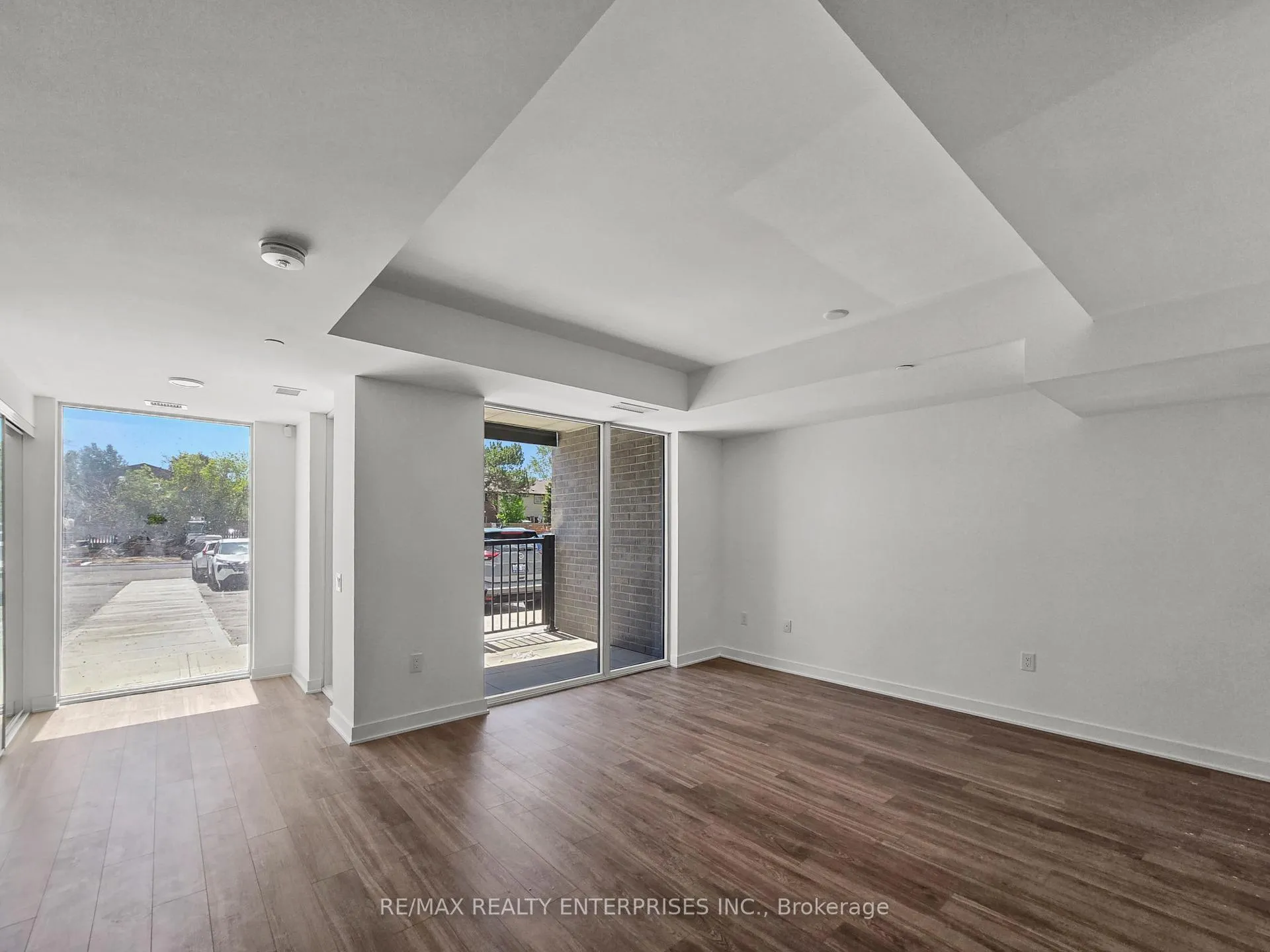 Photo 6 of Unit 113, 2782 Barton Street E, Hamilton, Riverdale — HOMEH
