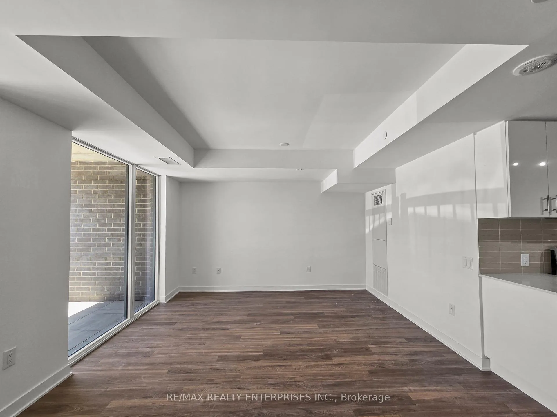 Photo 7 of Unit 113, 2782 Barton Street E, Hamilton, Riverdale — HOMEH