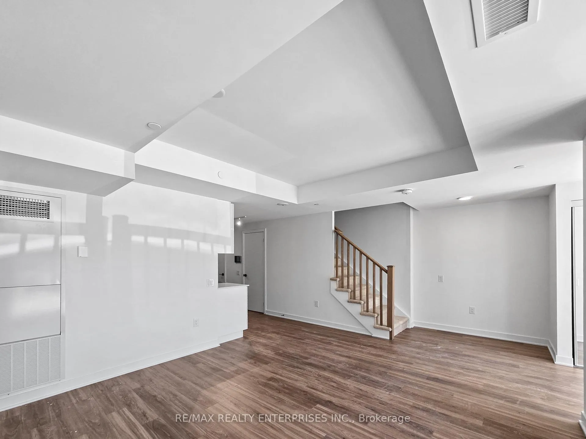 Photo 9 of Unit 113, 2782 Barton Street E, Hamilton, Riverdale — HOMEH