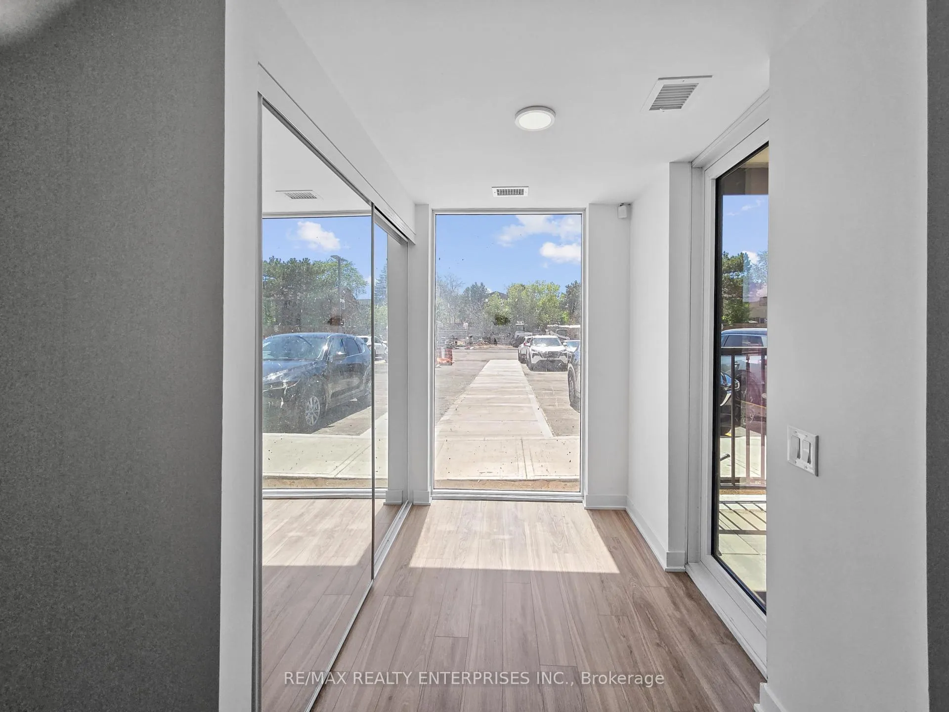 Photo 10 of Unit 113, 2782 Barton Street E, Hamilton, Riverdale — HOMEH