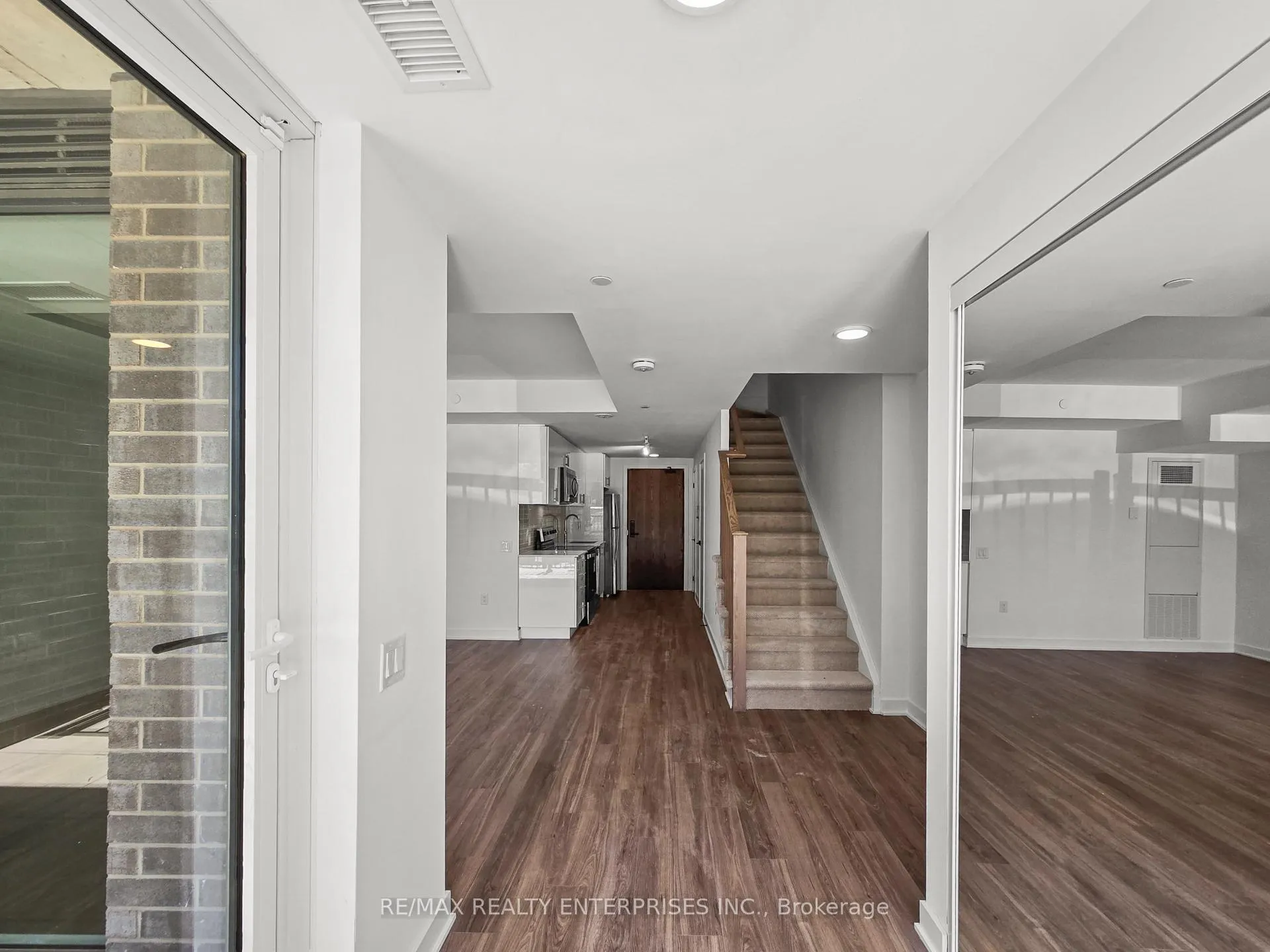 Photo 11 of Unit 113, 2782 Barton Street E, Hamilton, Riverdale — HOMEH