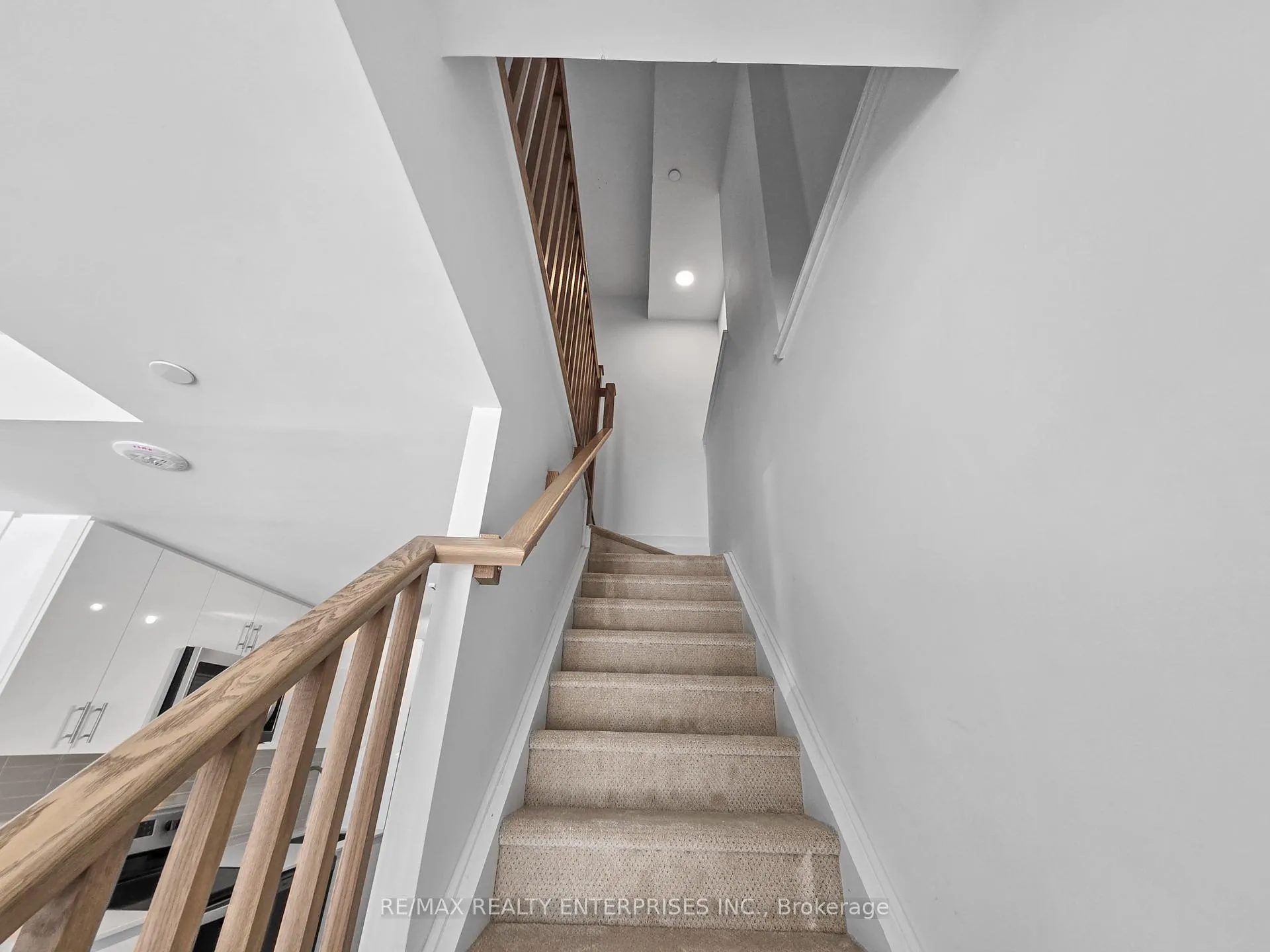 Photo 12 of Unit 113, 2782 Barton Street E, Hamilton, Riverdale — HOMEH