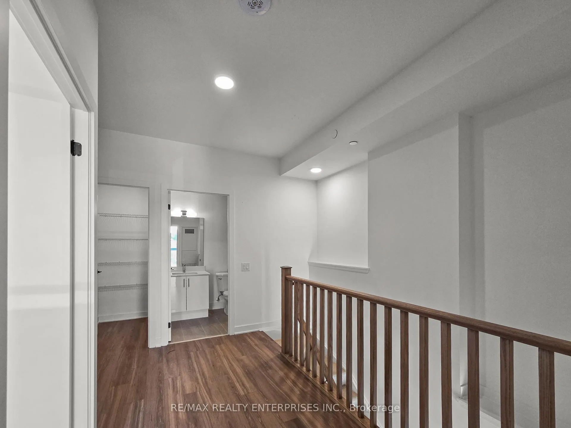 Photo 14 of Unit 113, 2782 Barton Street E, Hamilton, Riverdale — HOMEH
